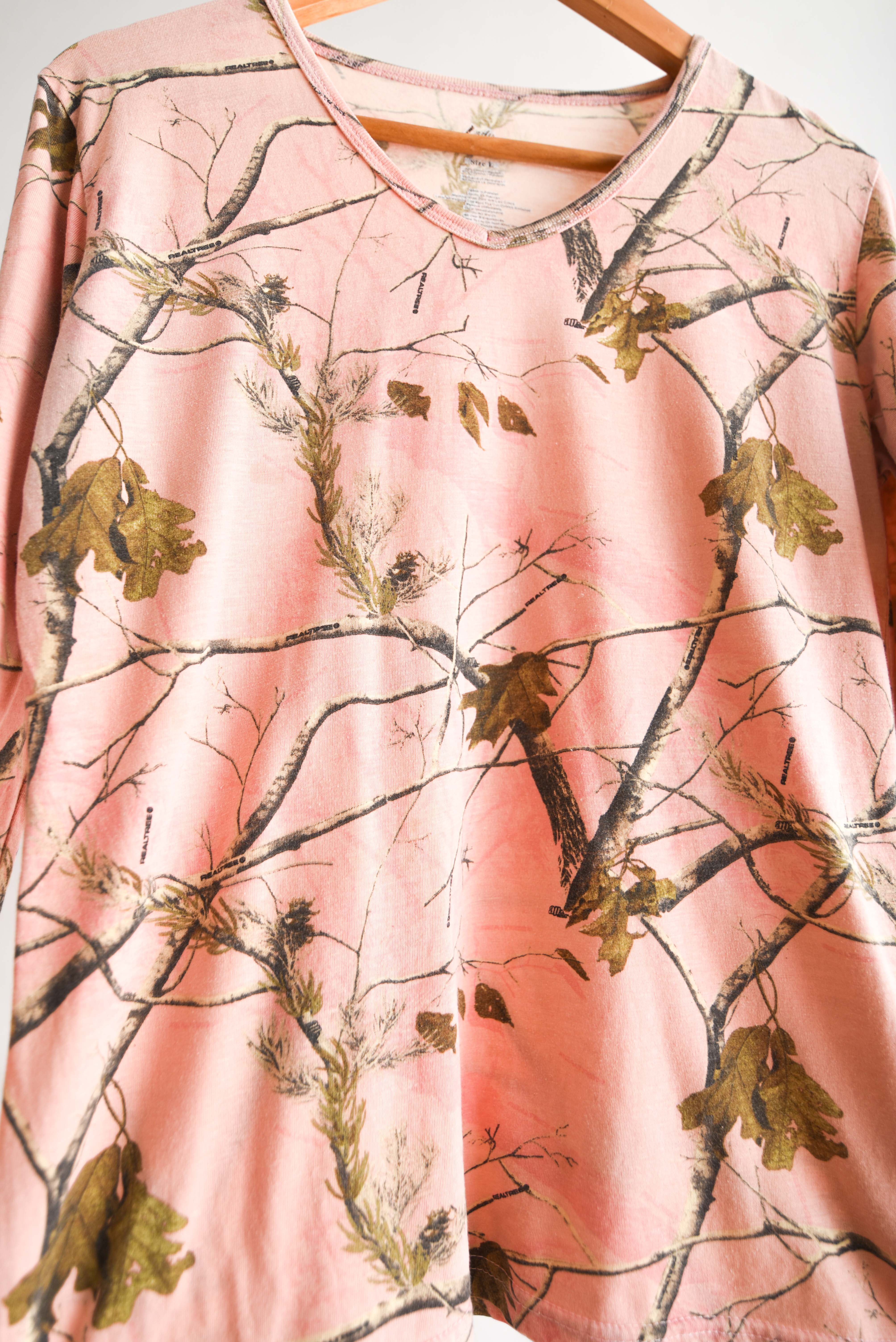 Polera rosada Realtree