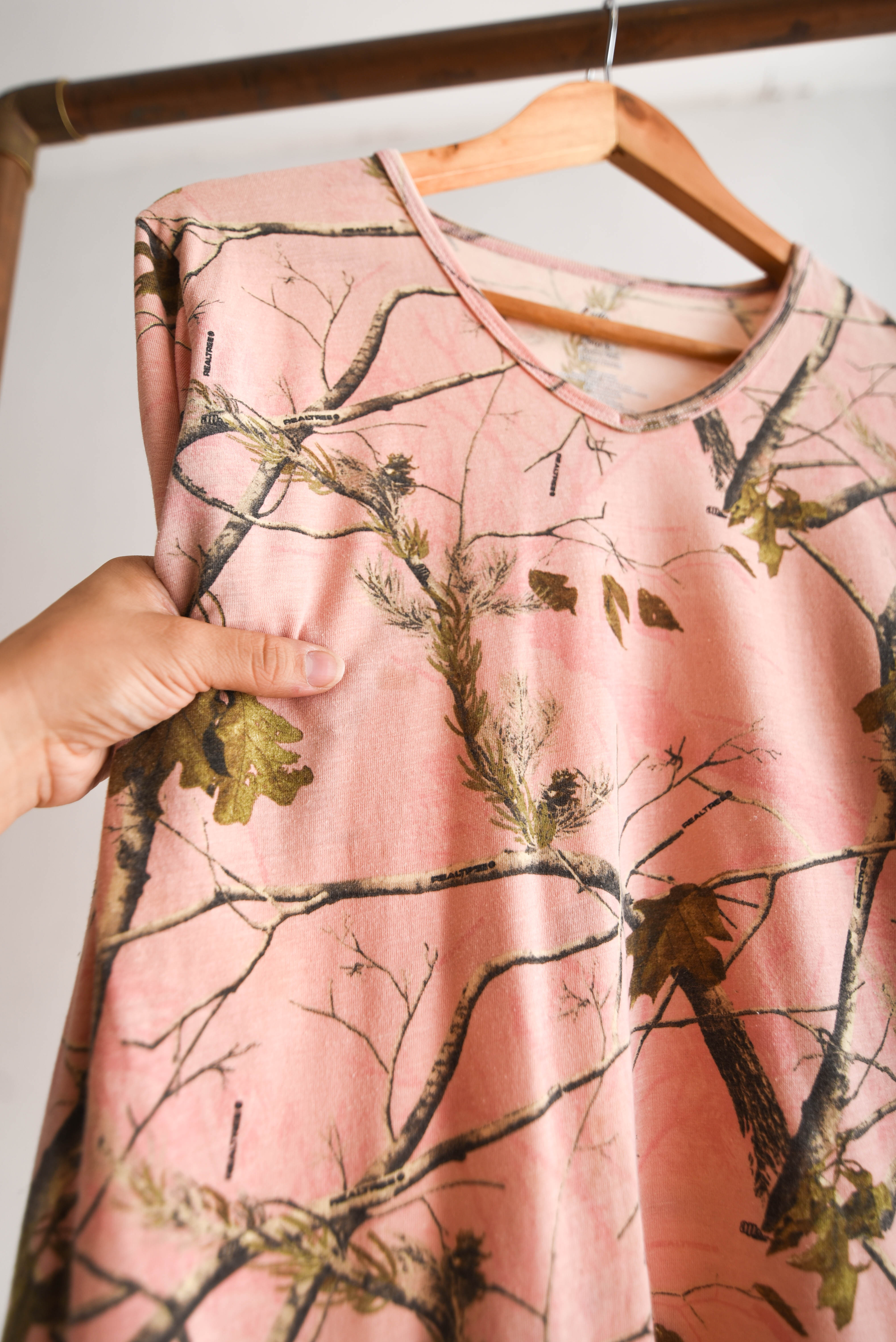 Polera rosada Realtree