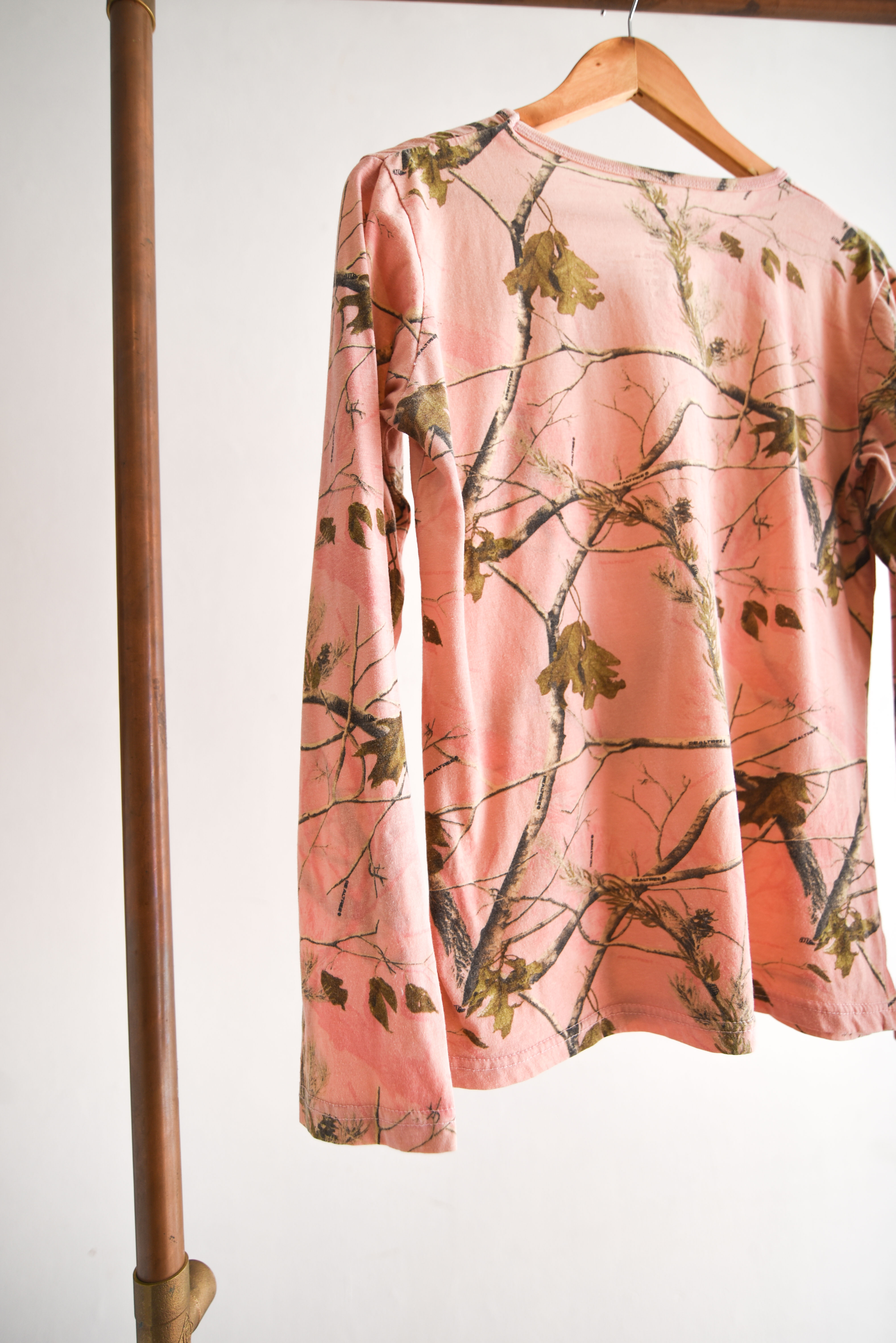 Polera rosada Realtree