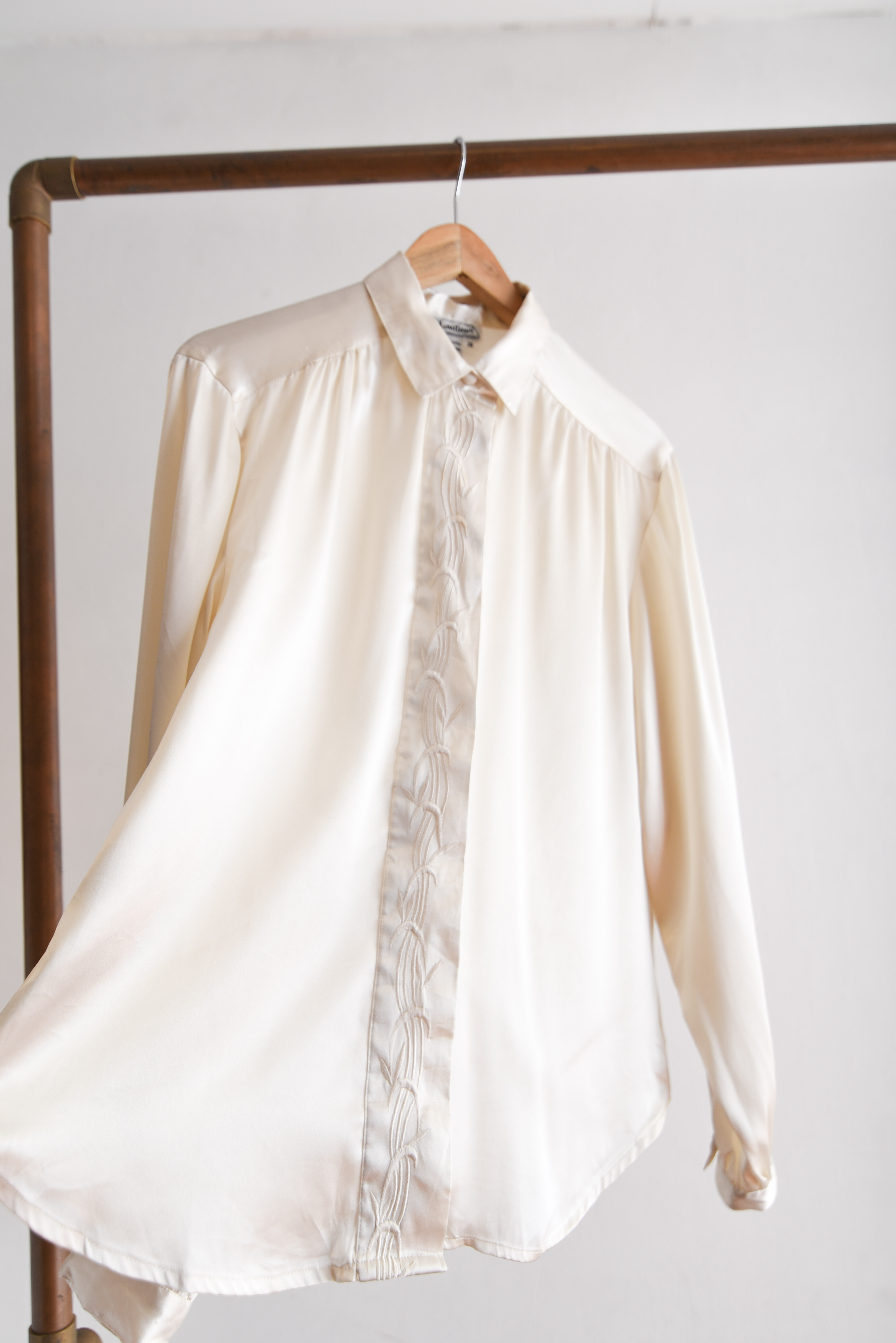 Blusa marfil vintage satinada