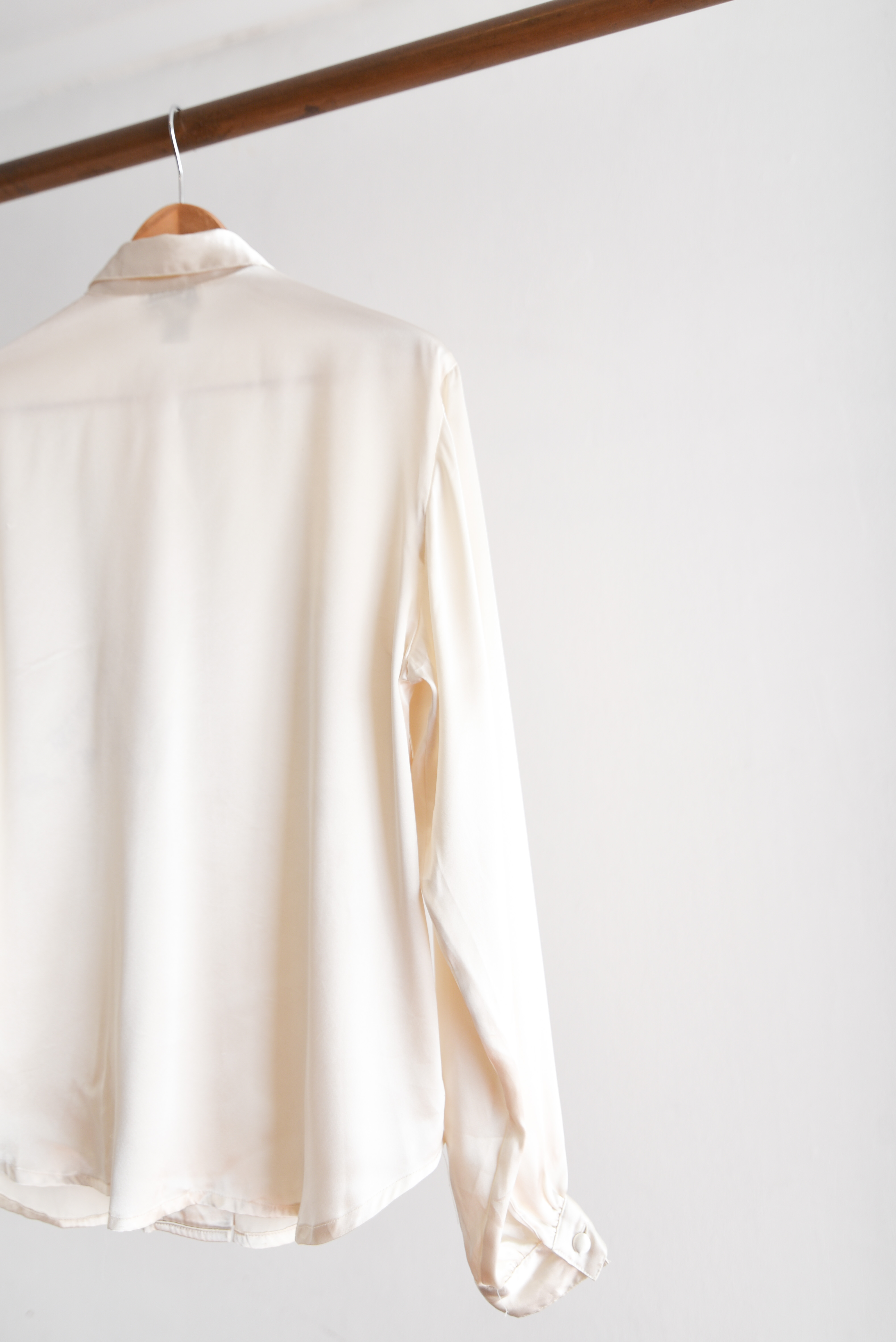 Blusa marfil vintage satinada