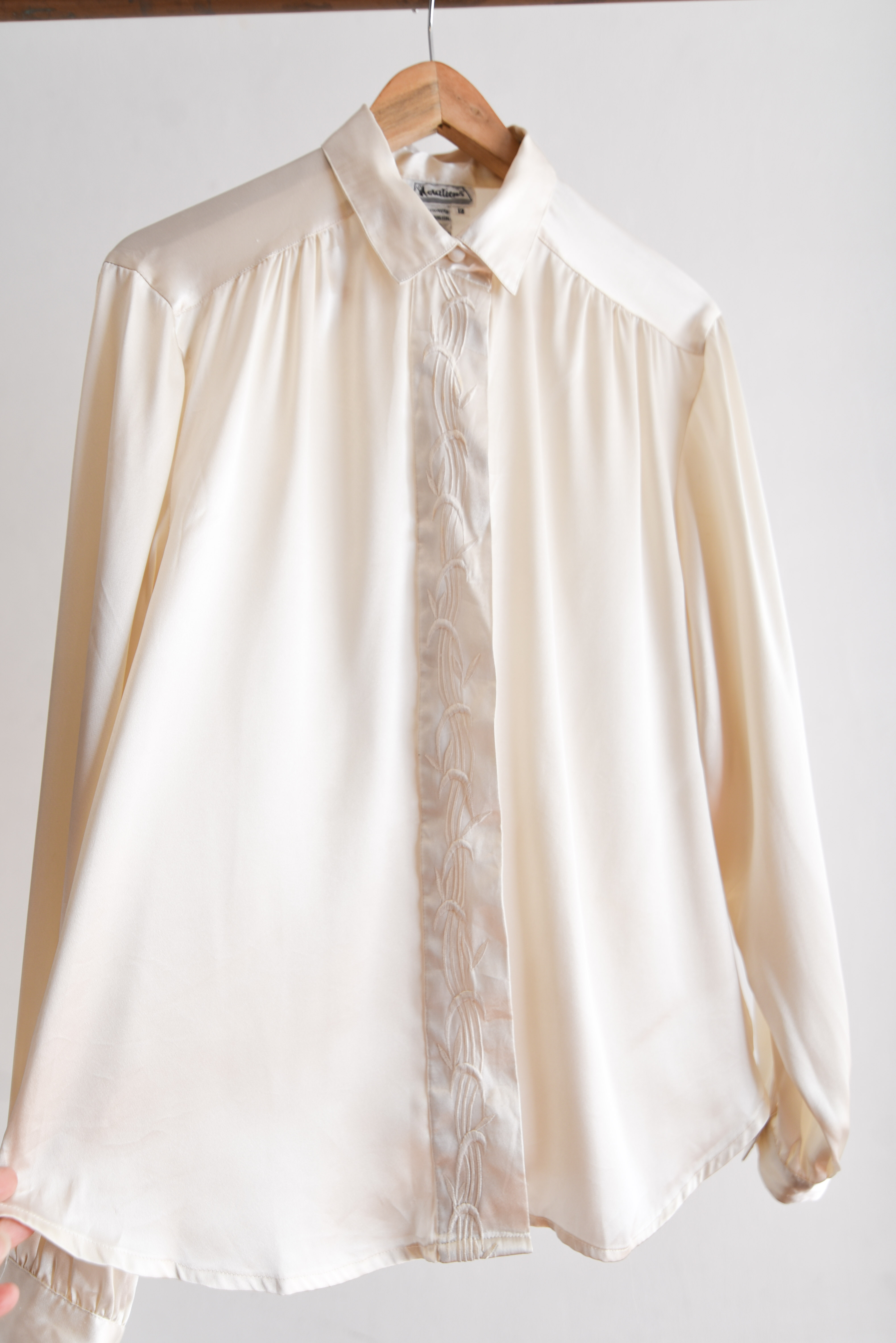 Blusa marfil vintage satinada