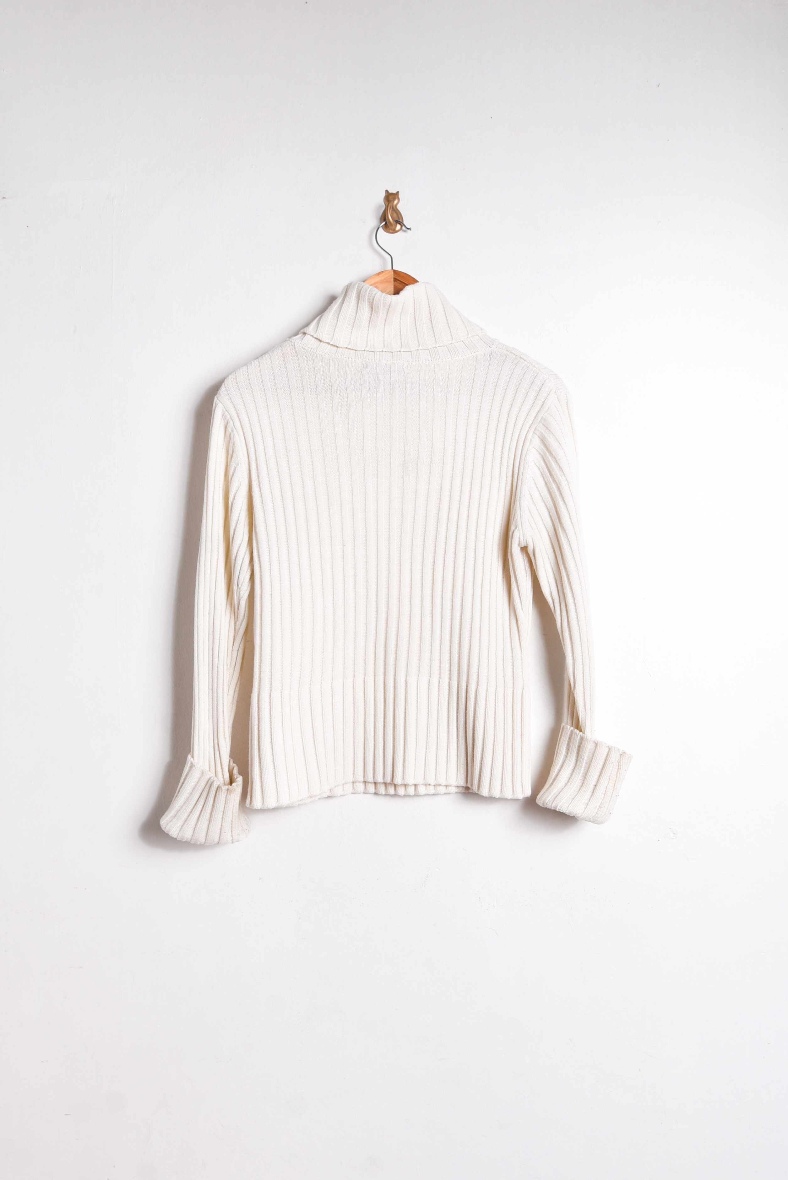 Turtleneck marfil acanalado