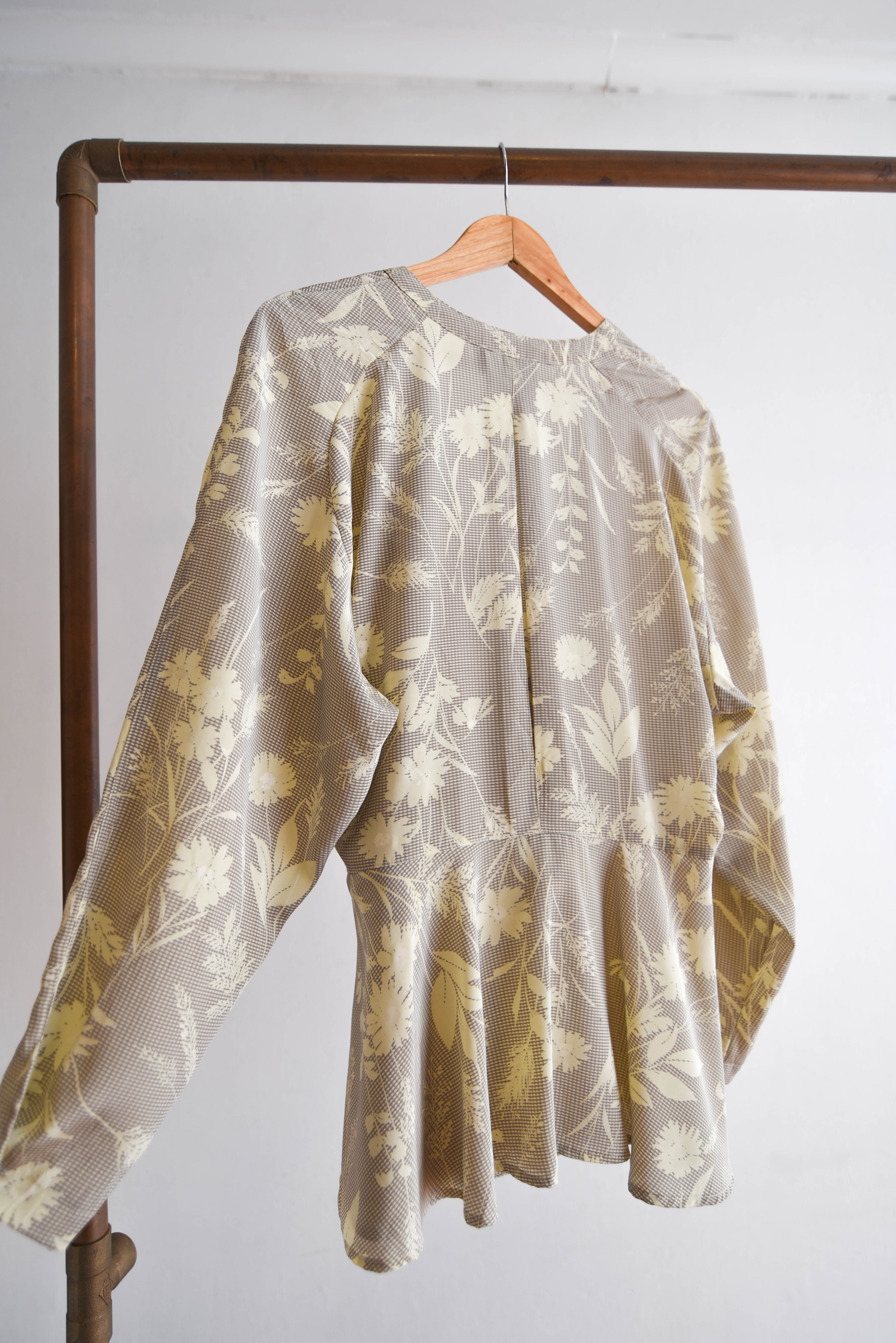 Blusa envolvente vintage floral