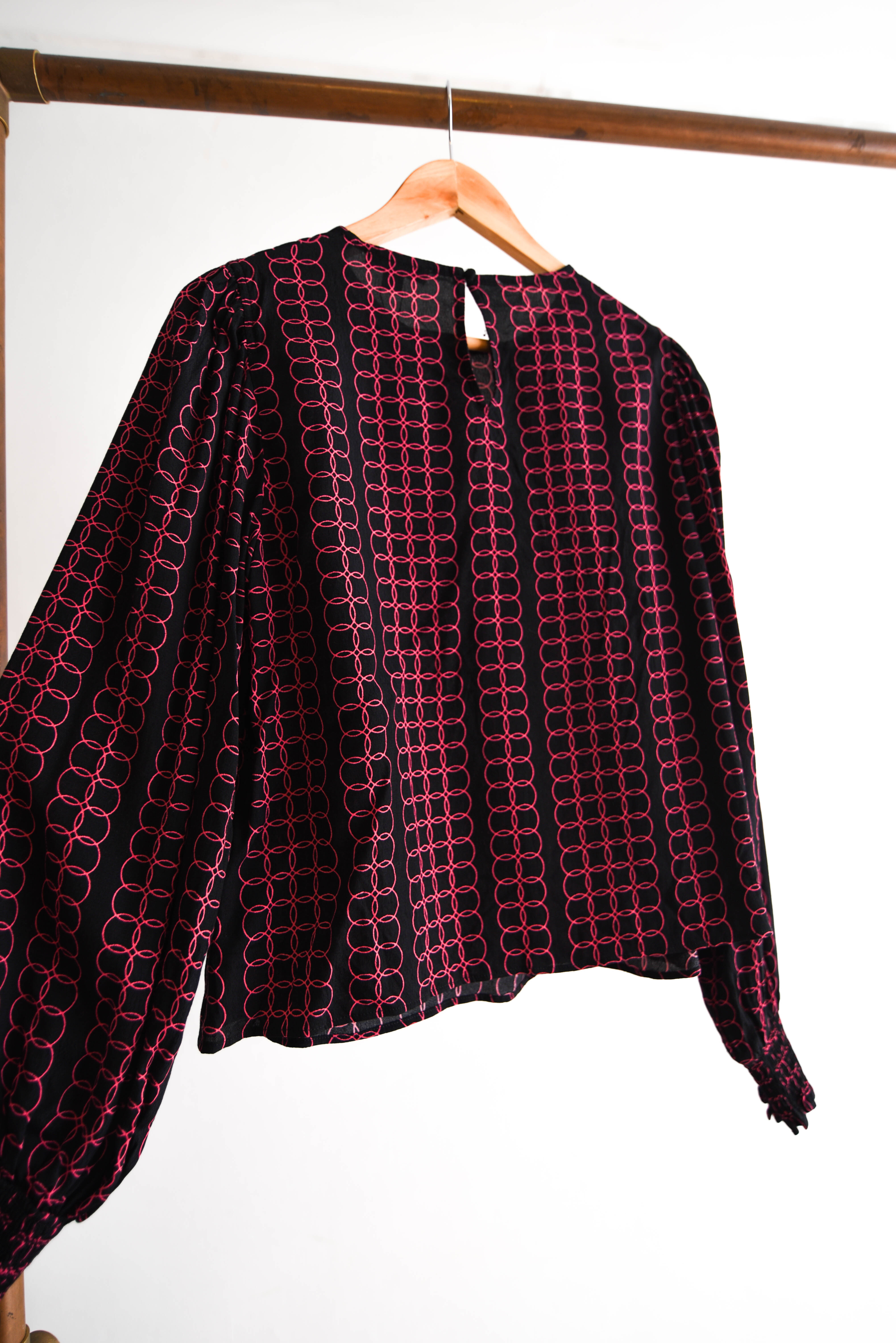 Blusa negra pink circulos