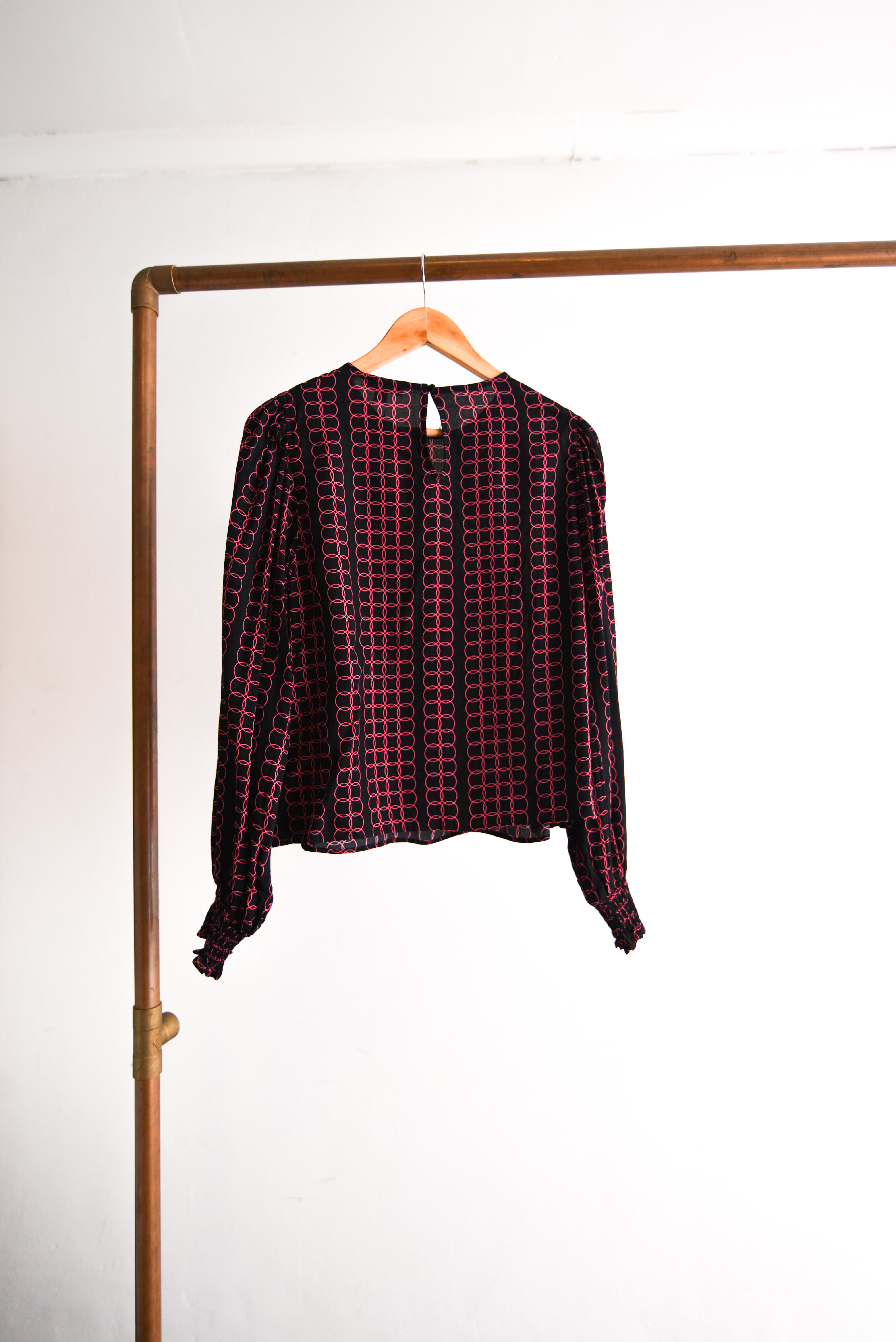 Blusa negra pink circulos