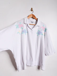 Polera blanca bordado pastel