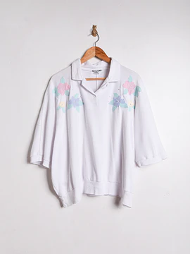 Polera blanca bordado pastel