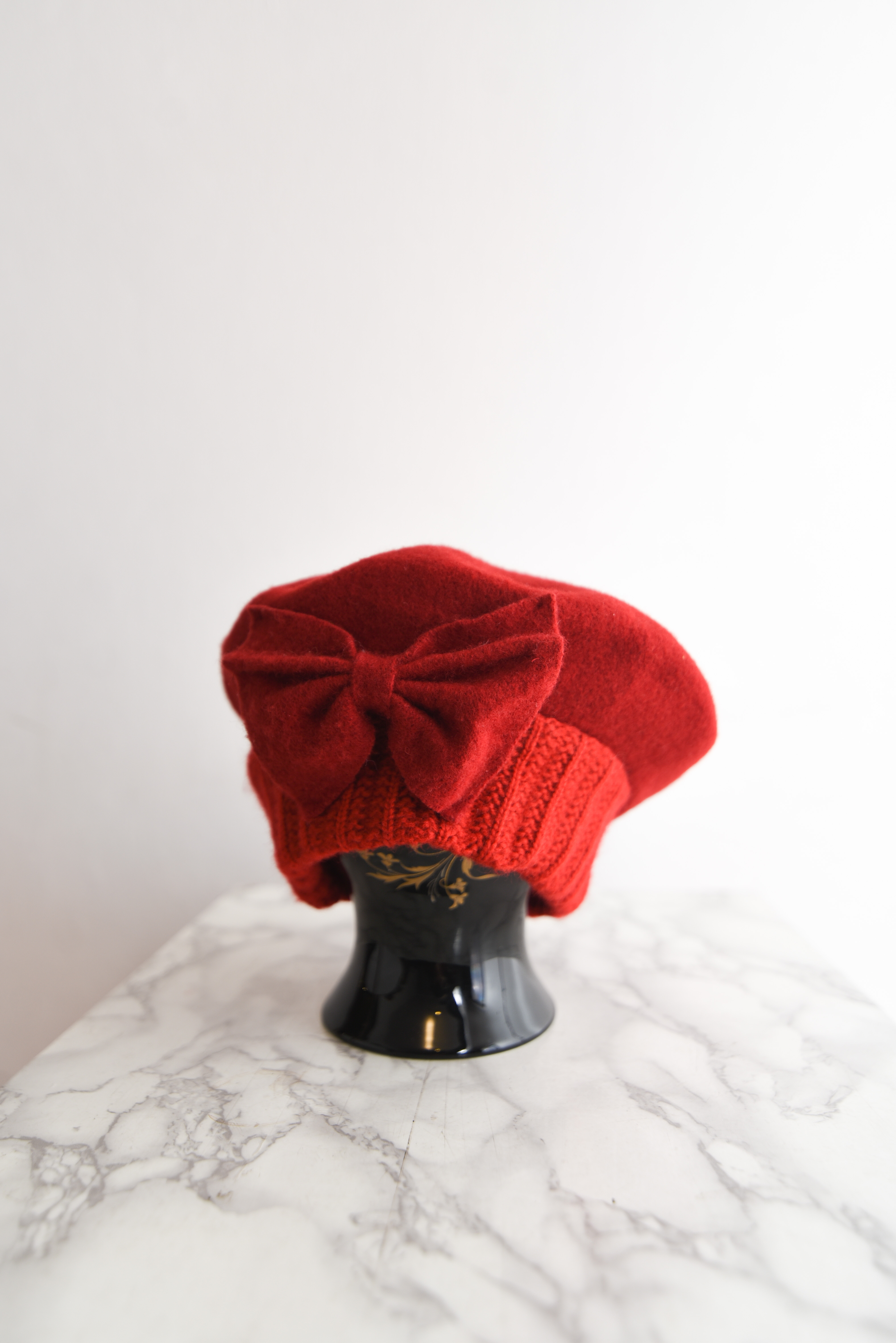 Boina roja lana bow
