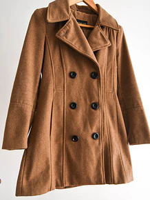 Abrigo camel botones