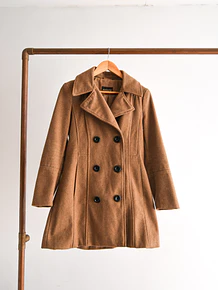 Abrigo camel botones