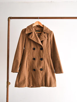 Abrigo camel botones