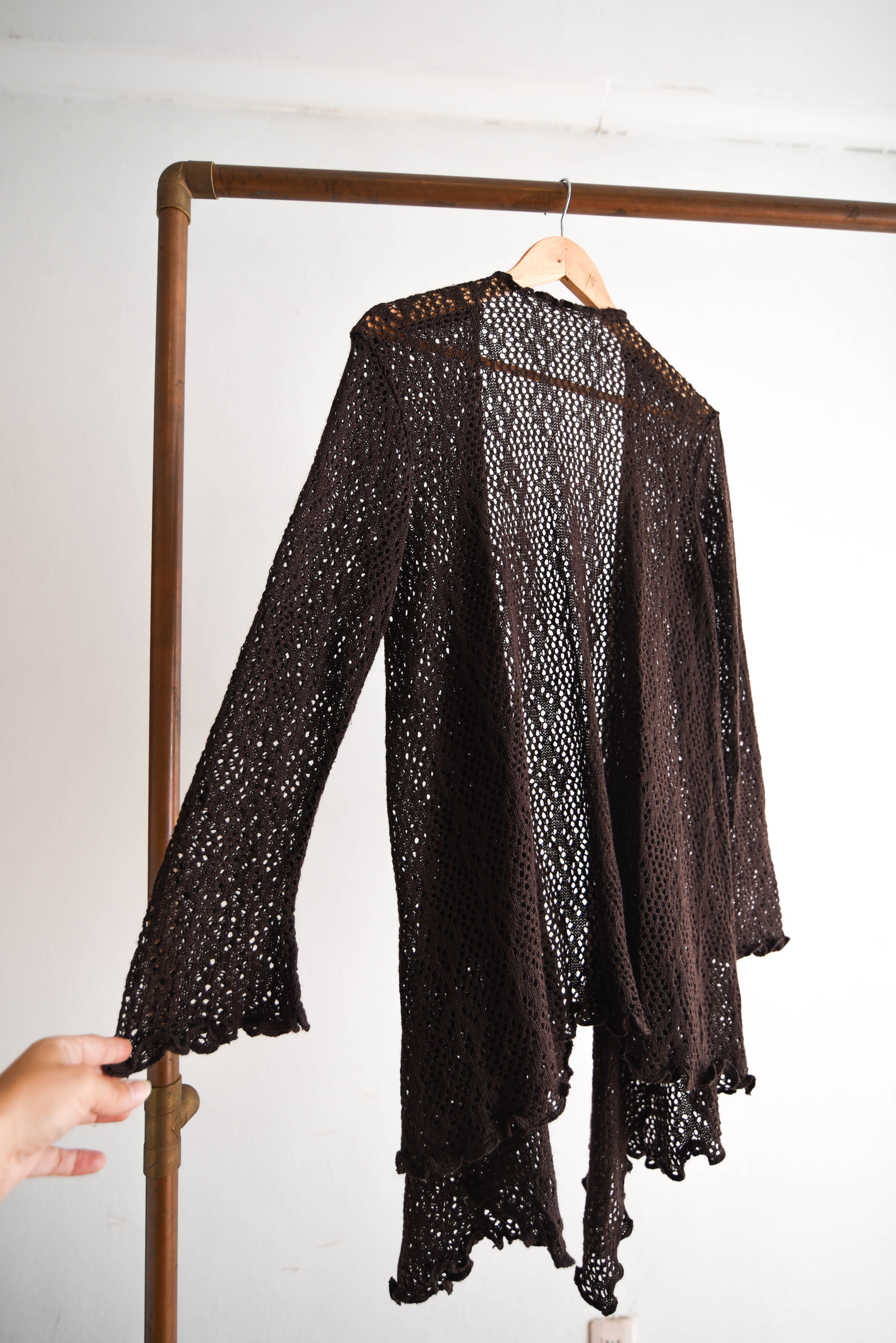 Cardigan café calado asimétrico