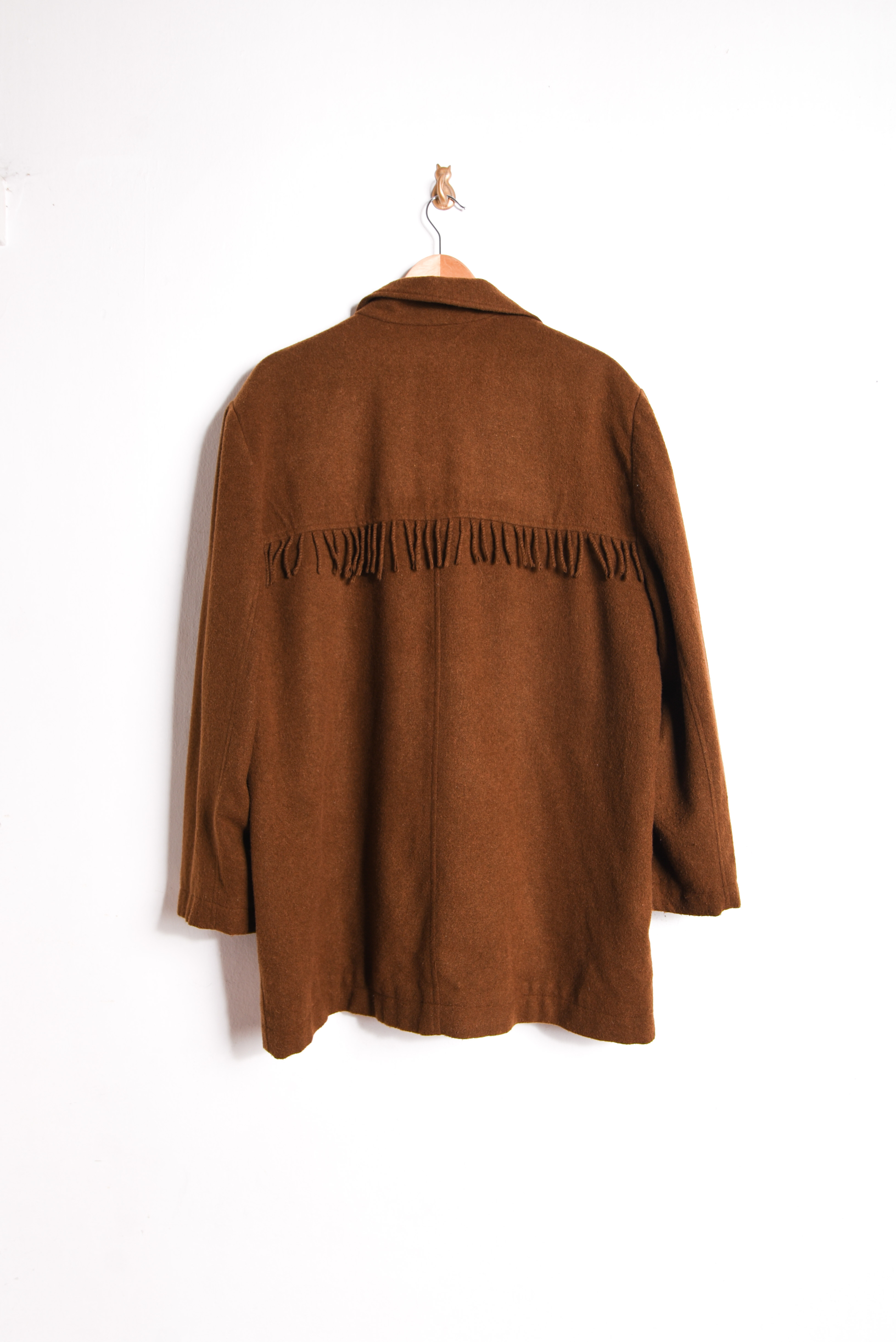 Abrigo café lana flecos