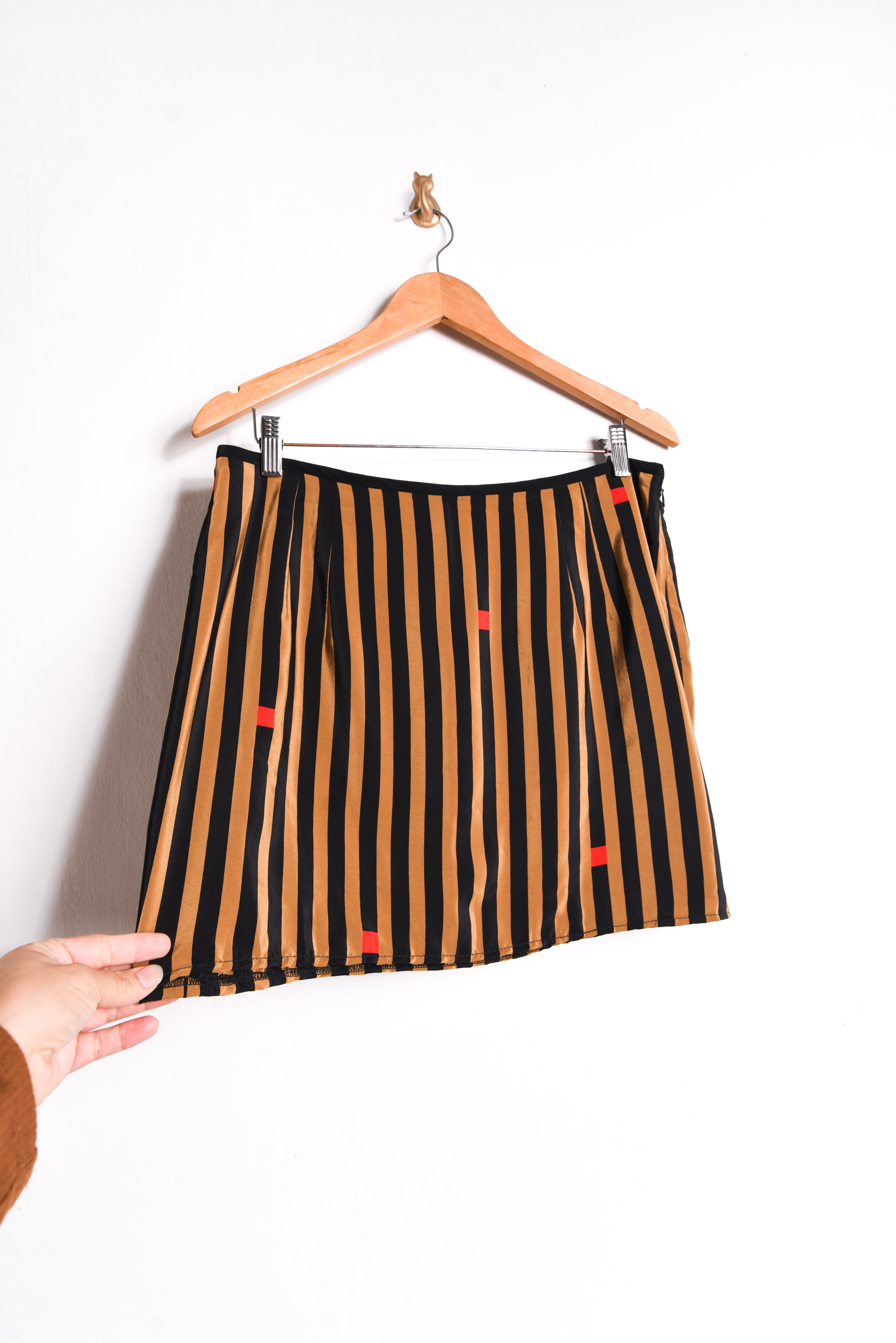 Mini falda camel rayada seda