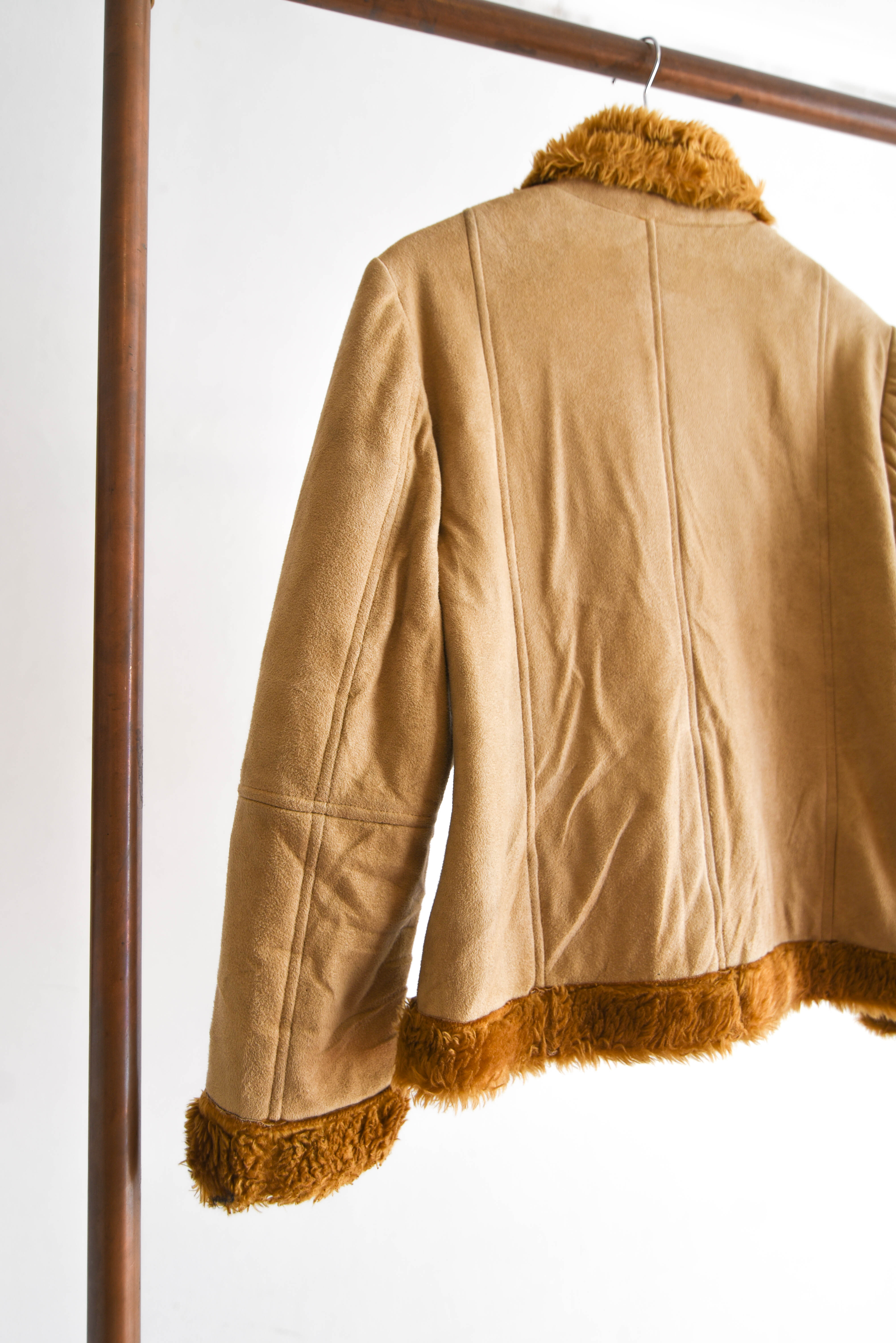 Chaqueta y2k camel furry