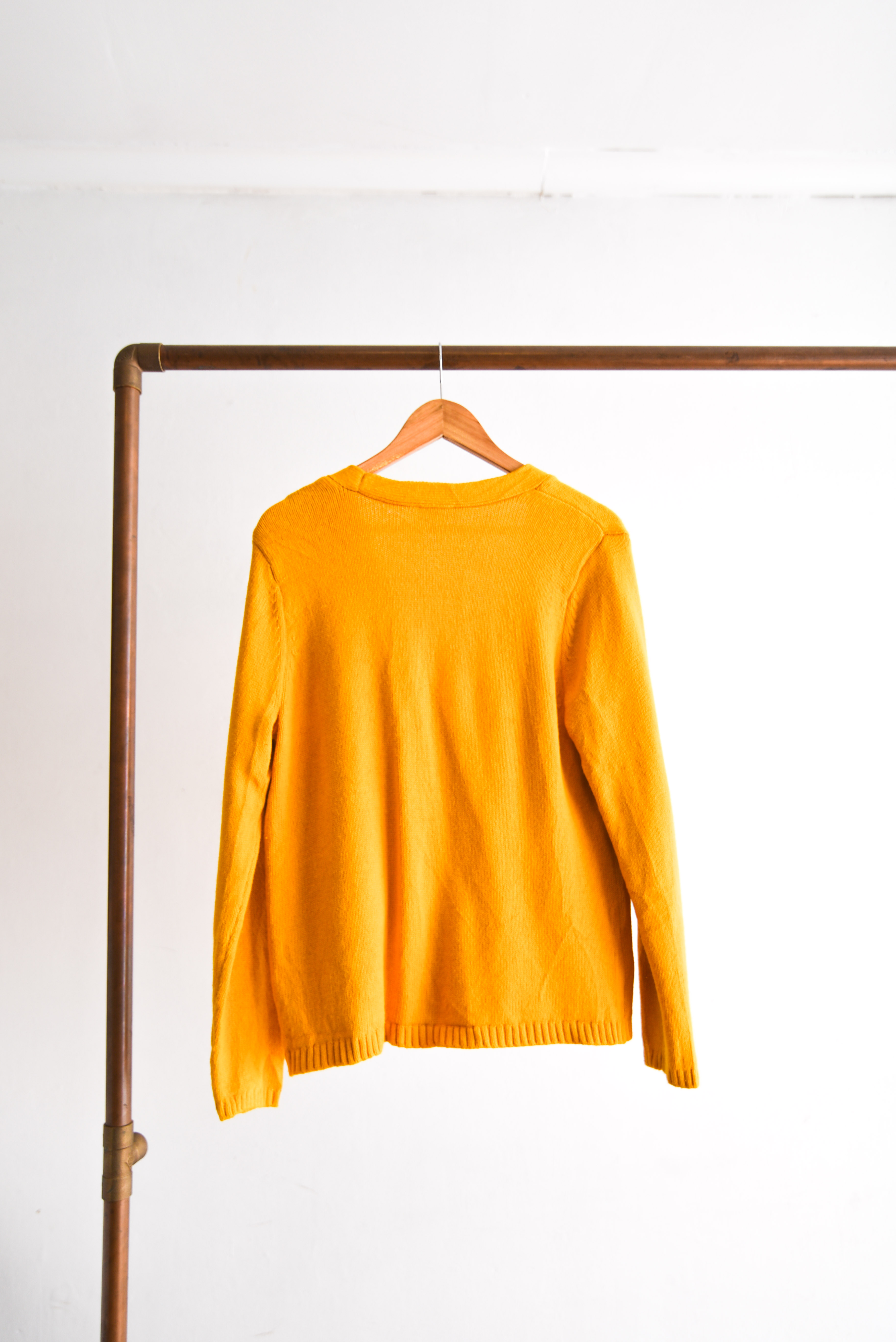 Cardigan amarillo botones dorados