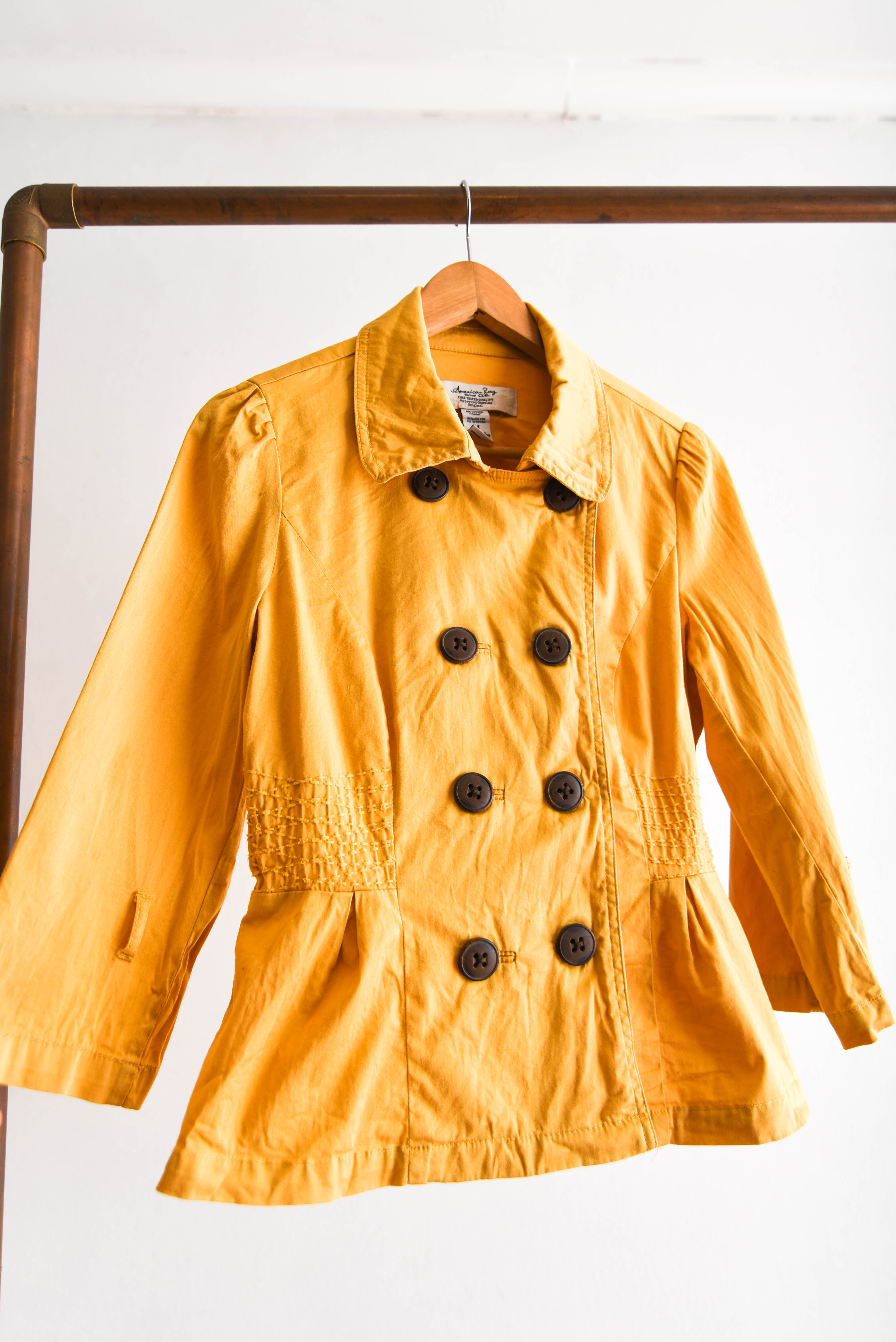 Chaqueta mostaza botones