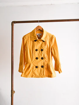 Chaqueta mostaza botones