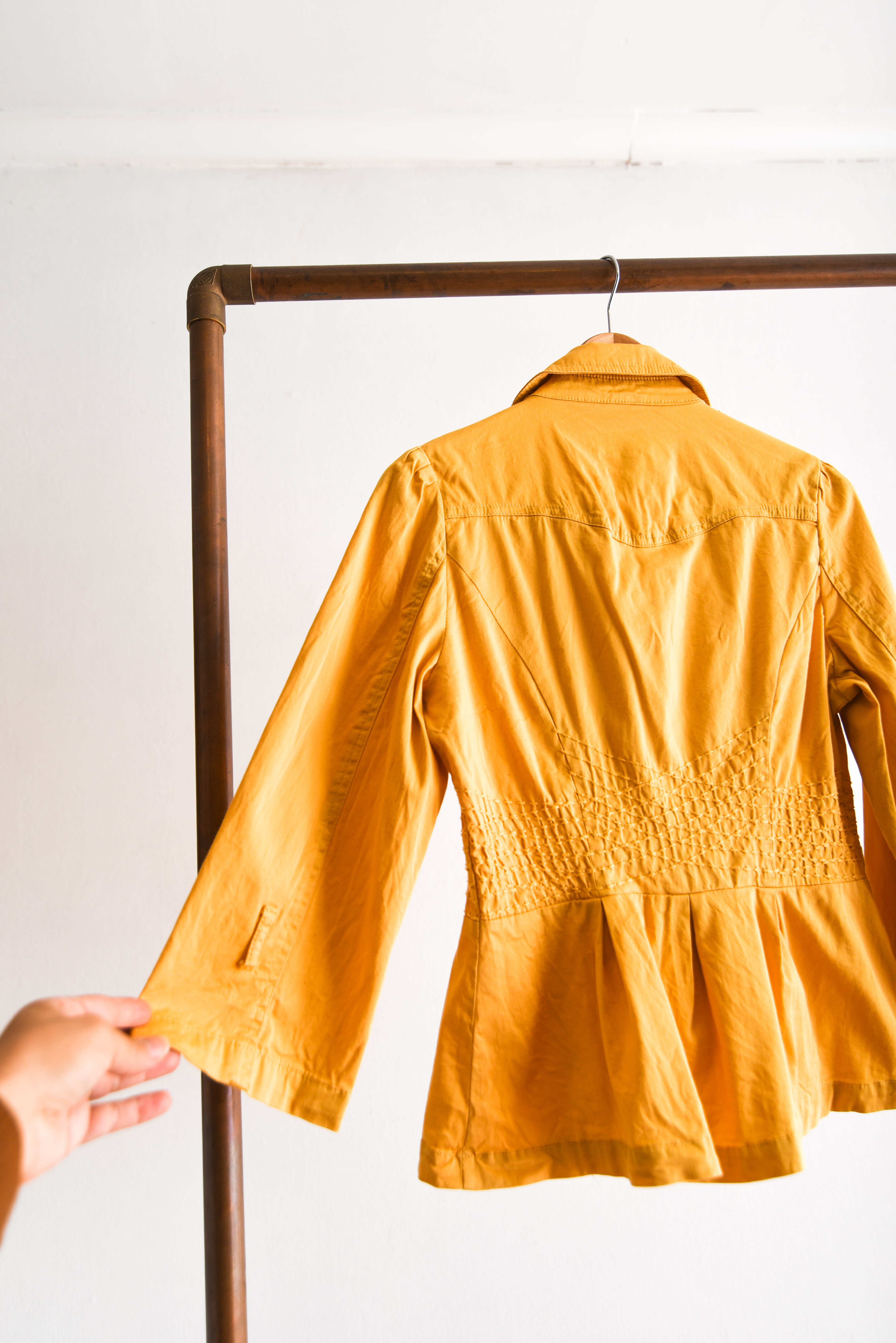 Chaqueta mostaza botones