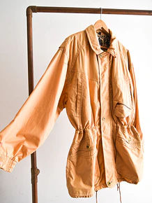 Chaqueta amarillo pastel acinturada