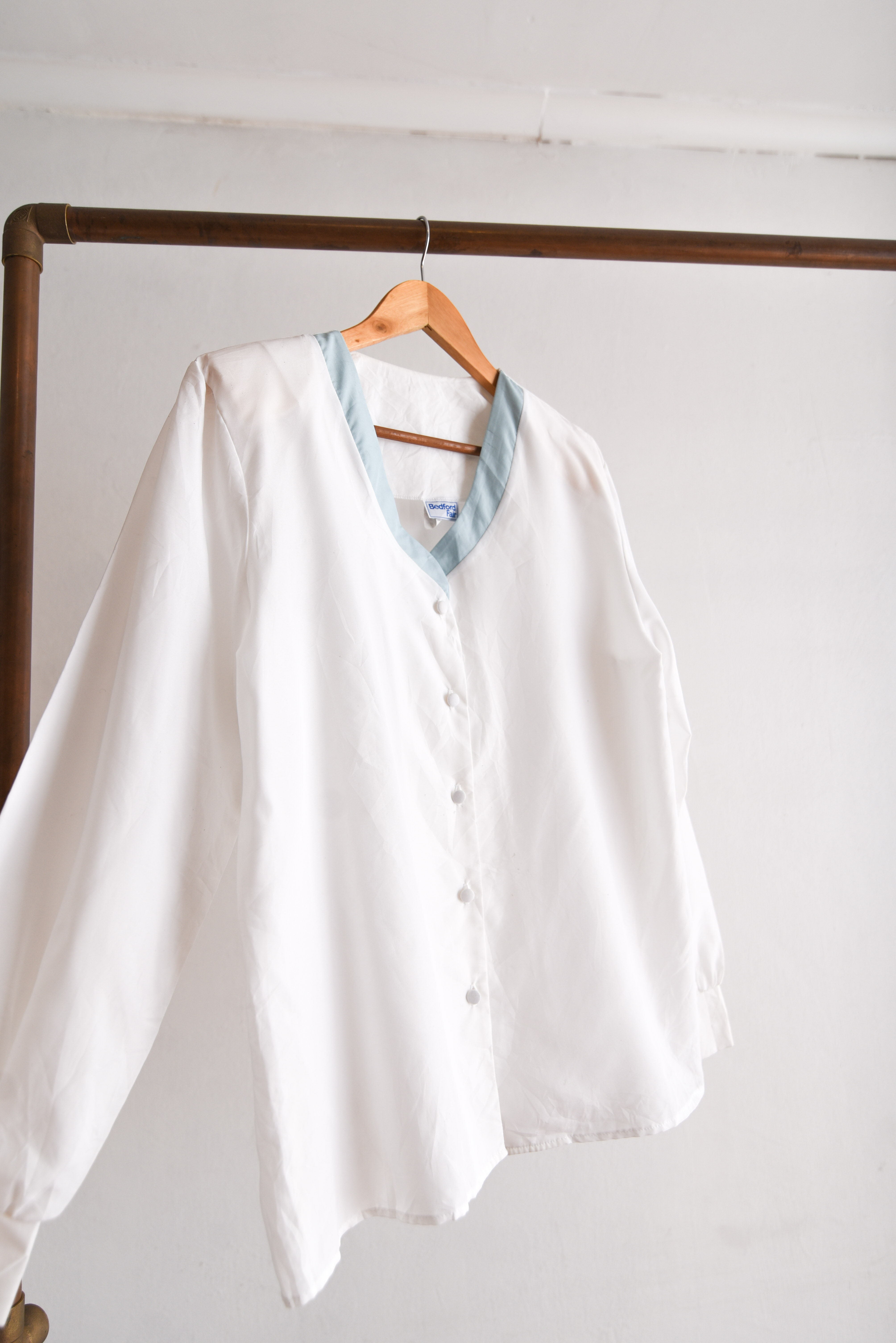 Blusa blanca vintage agua