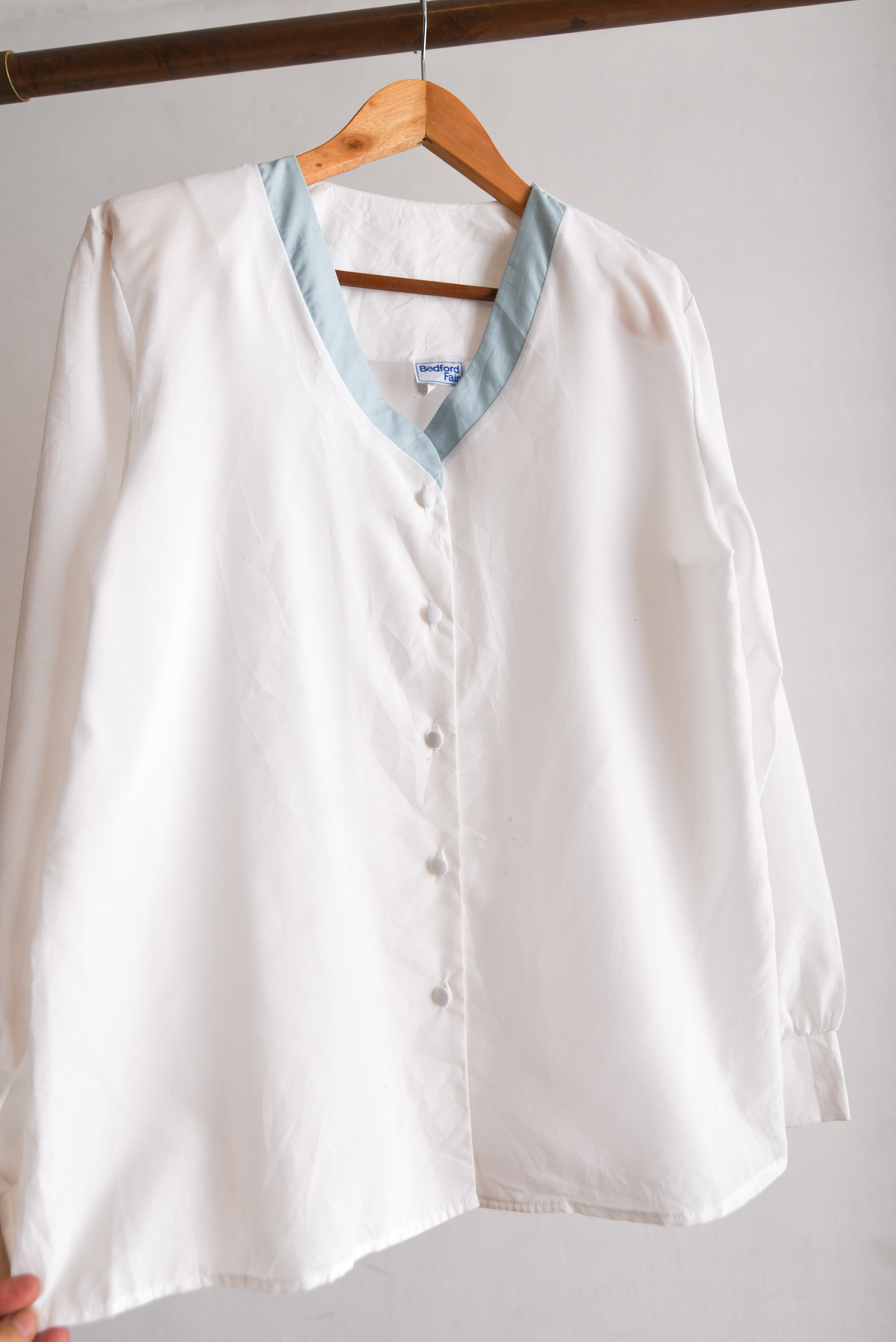 Blusa blanca vintage agua