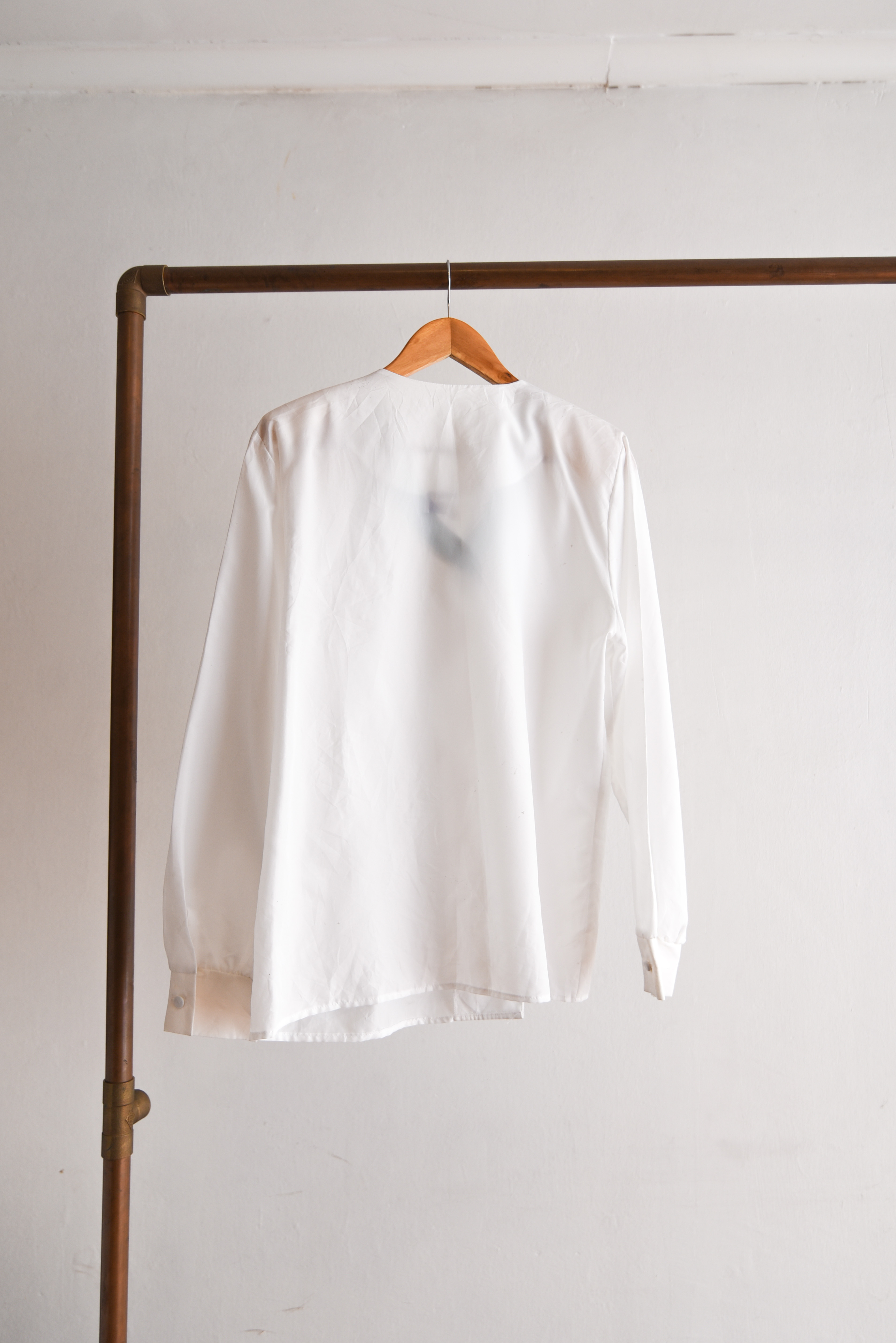 Blusa blanca vintage agua