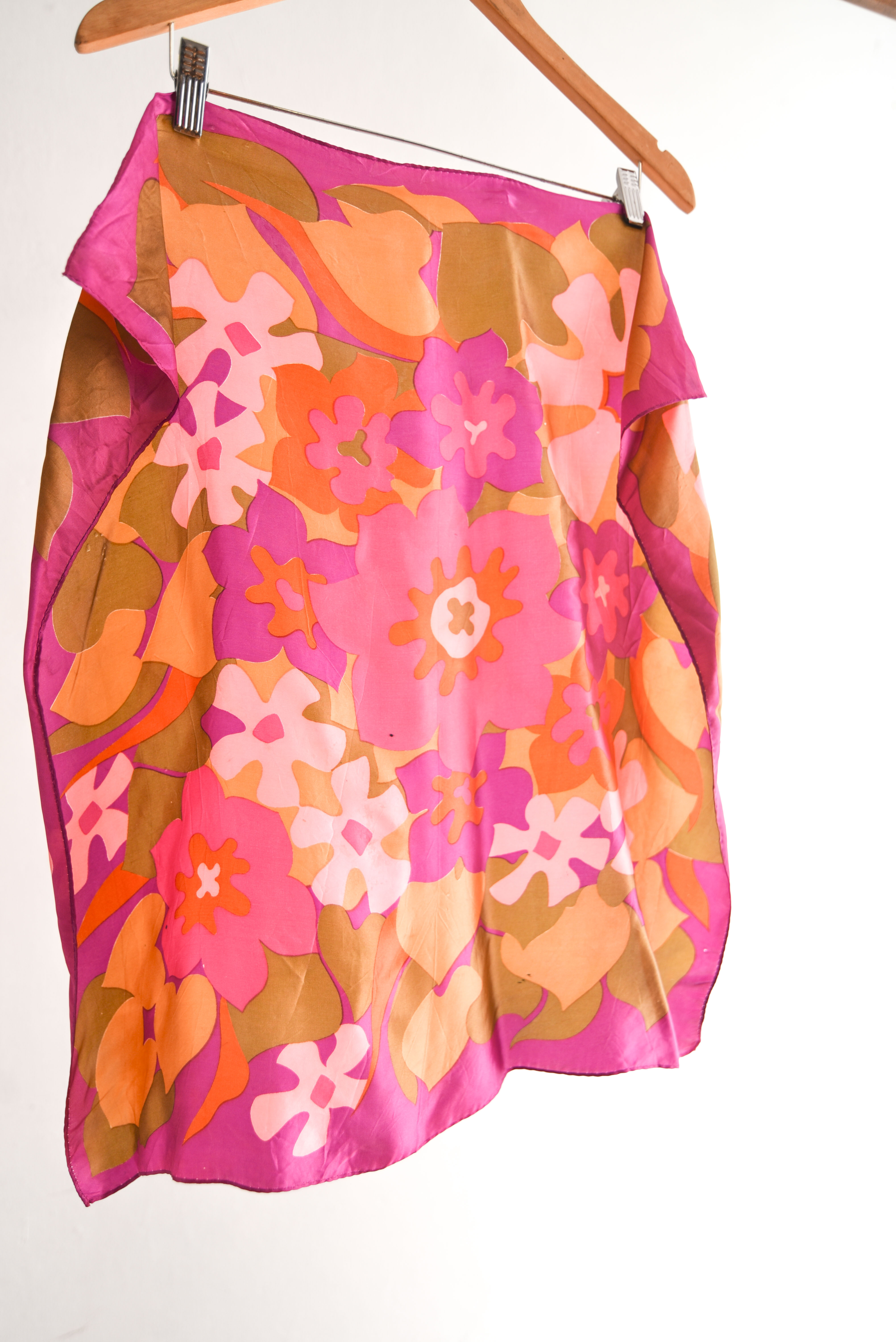 Pañuelo floral retro rosa