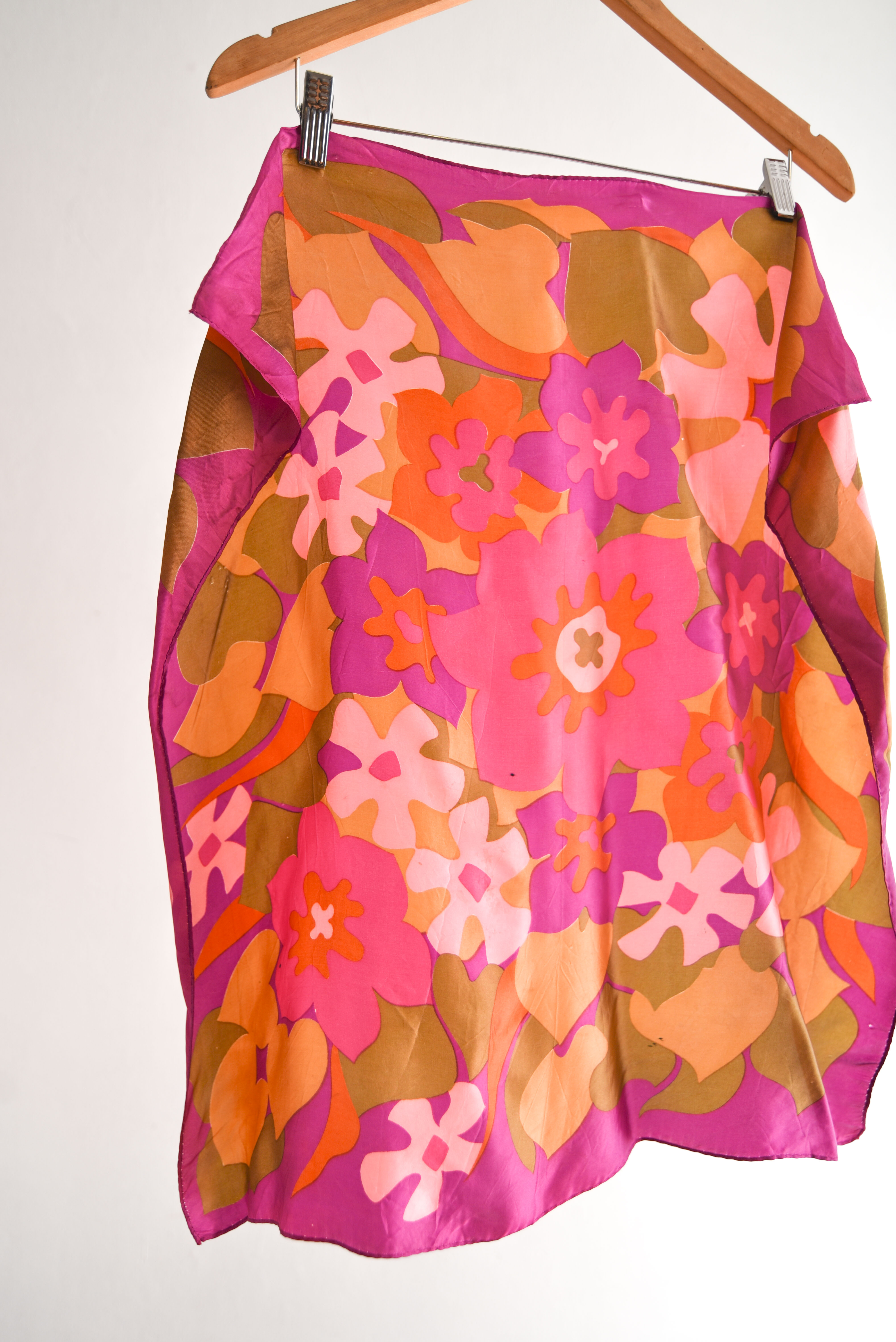 Pañuelo floral retro rosa