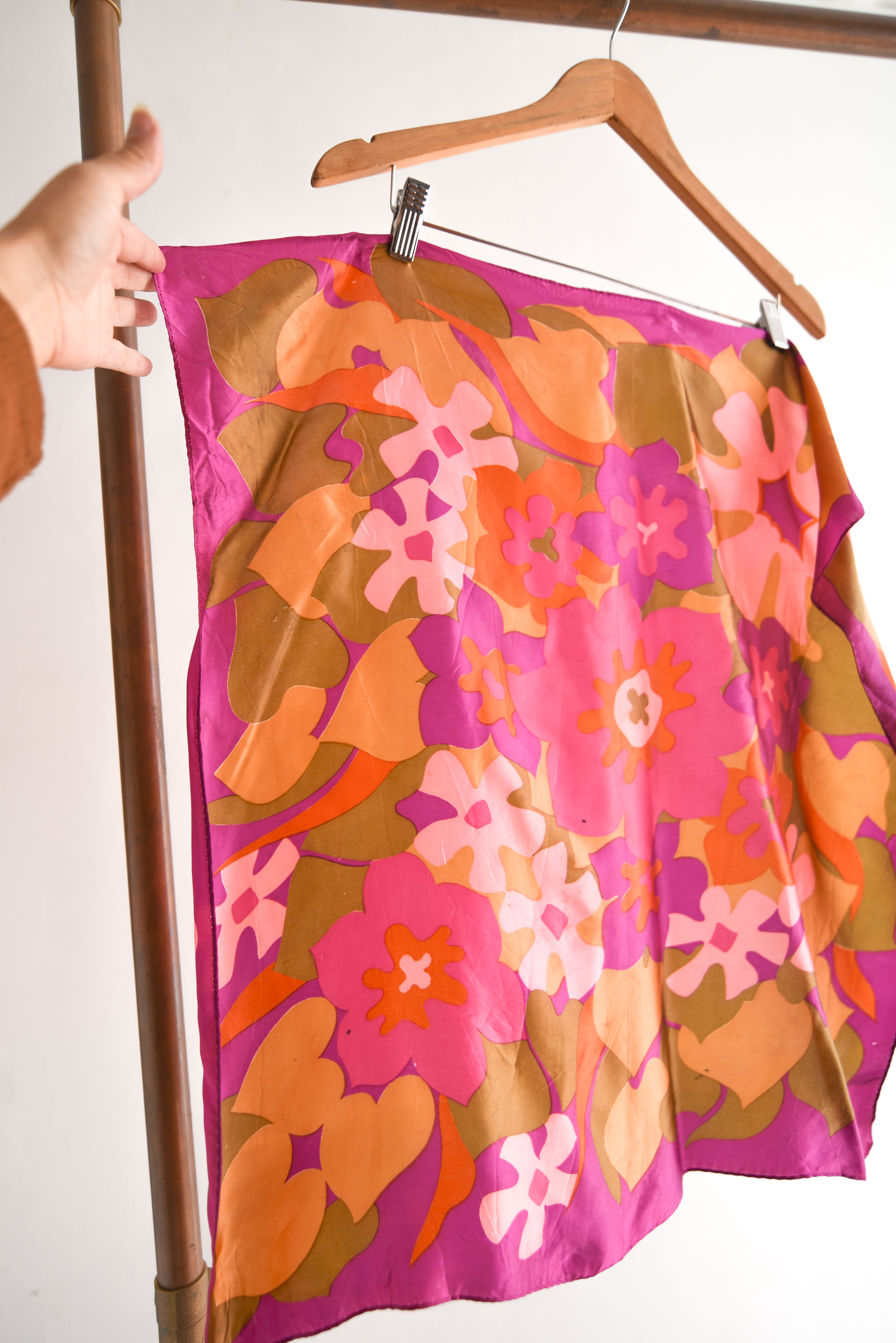 Pañuelo floral retro rosa