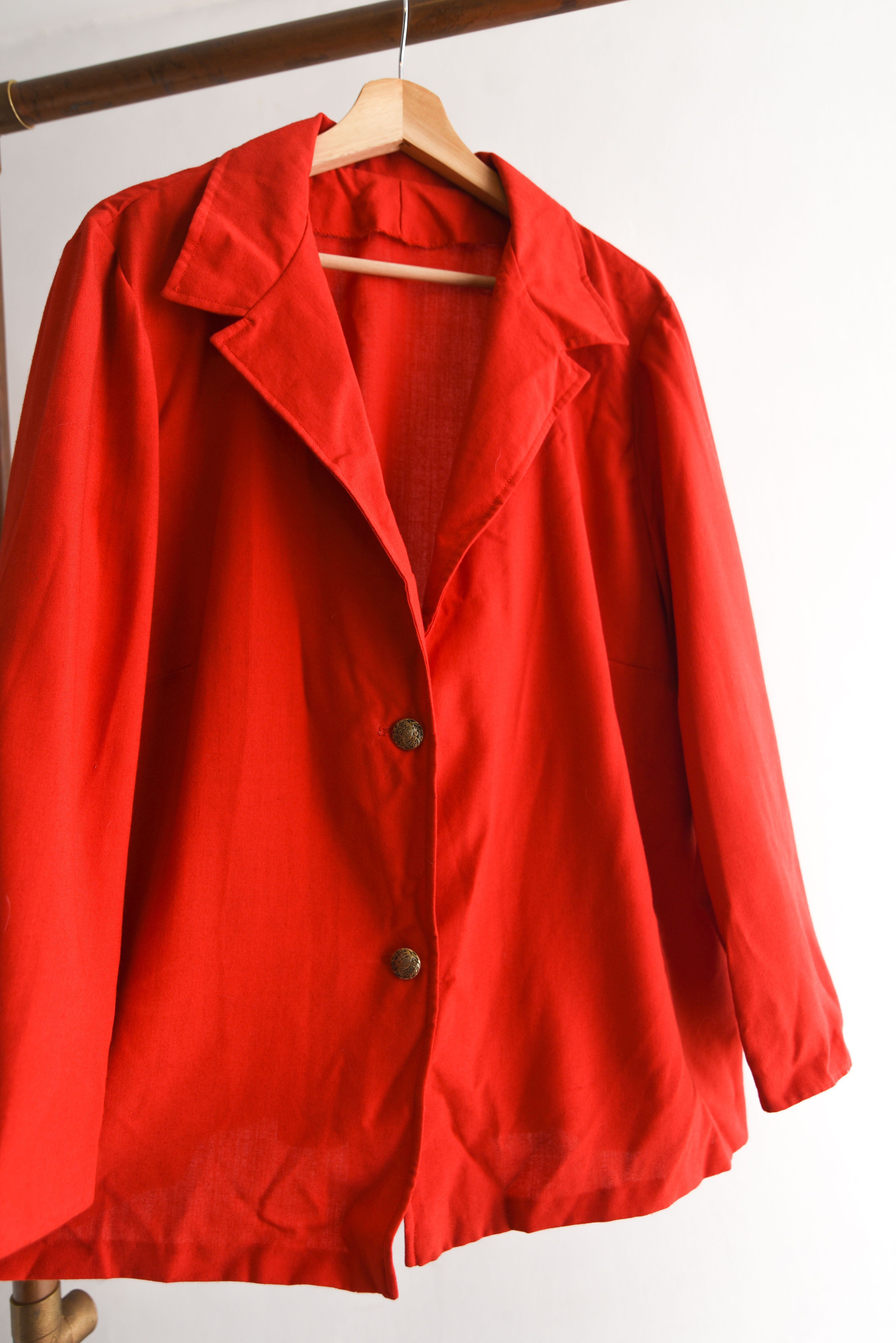 Blazer rojo delgado botones