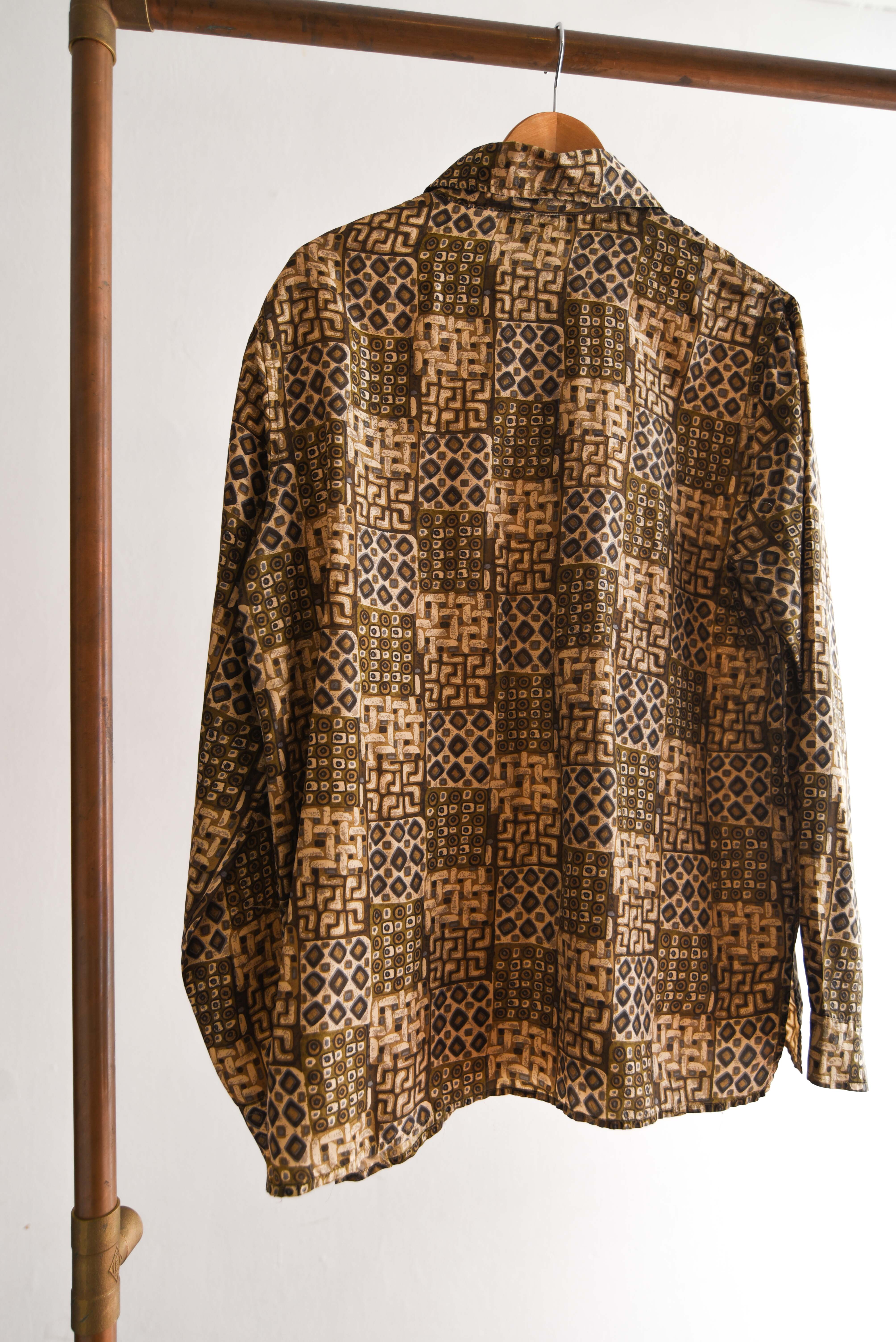 Blusa café silk figuras
