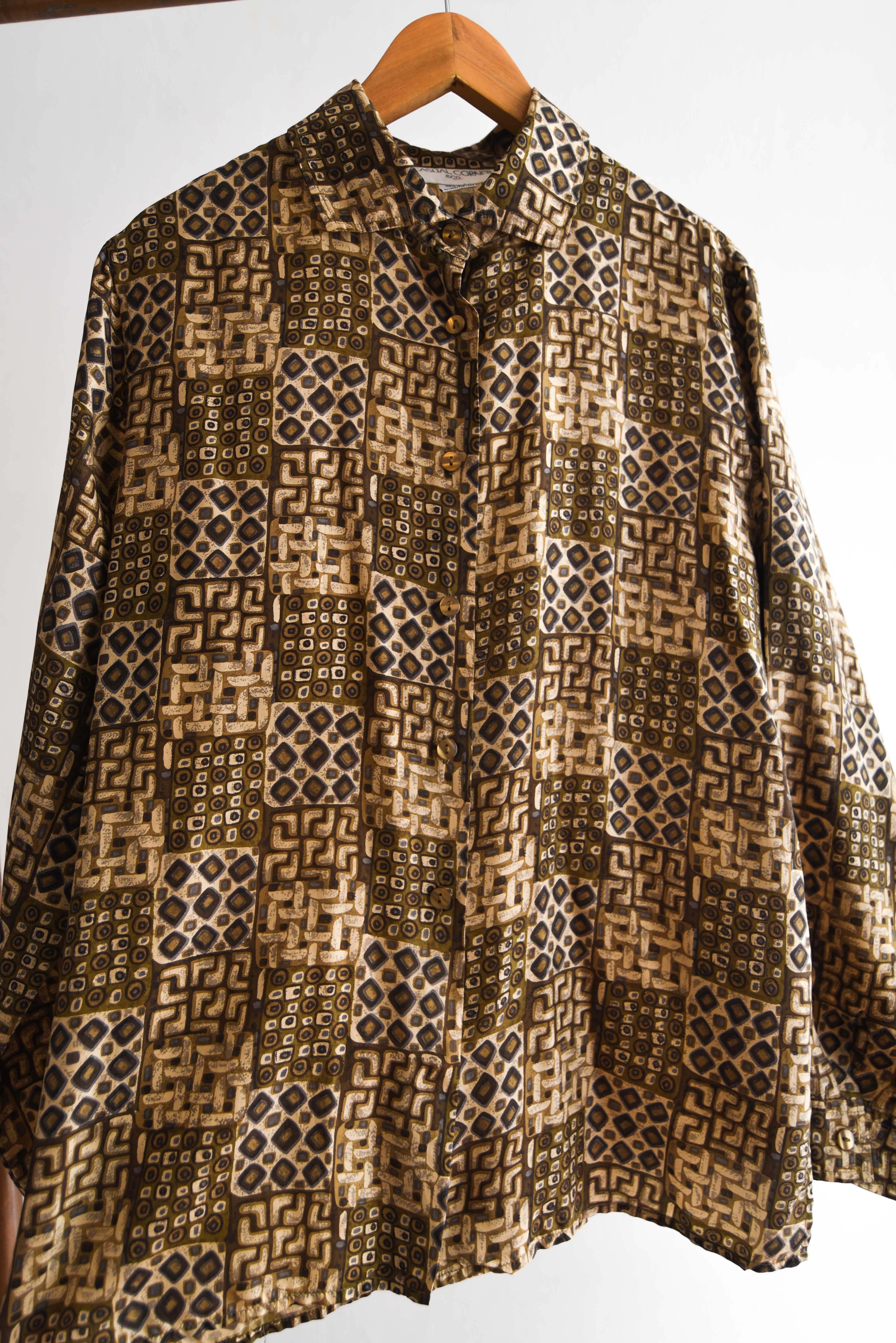 Blusa café silk figuras