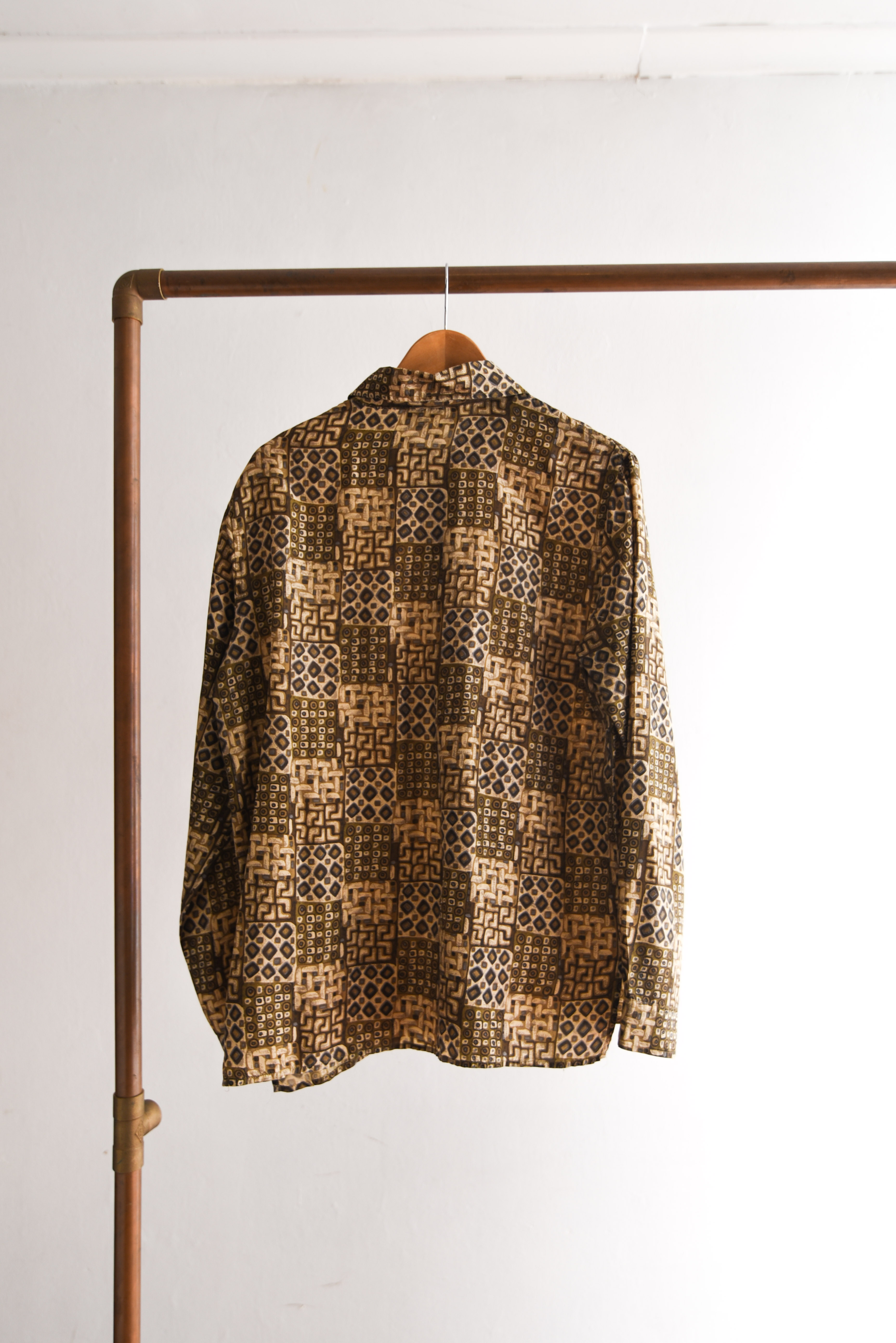 Blusa café silk figuras