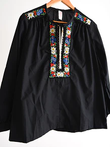 Blusa negra bordado floral Switzerland