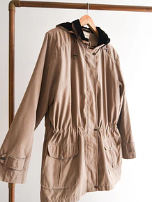 Chaqueta nude velvet acinturada
