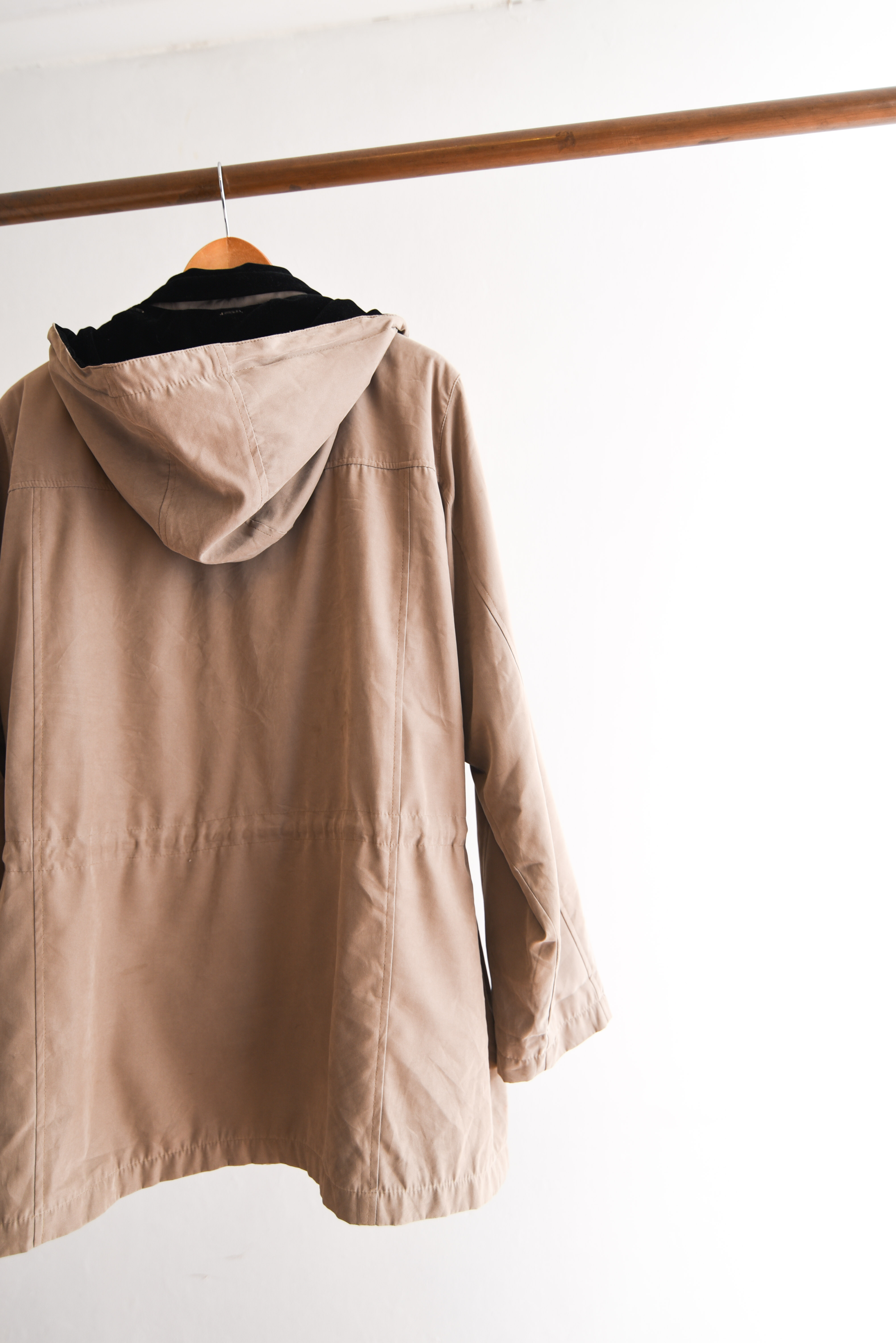 Chaqueta nude velvet acinturada
