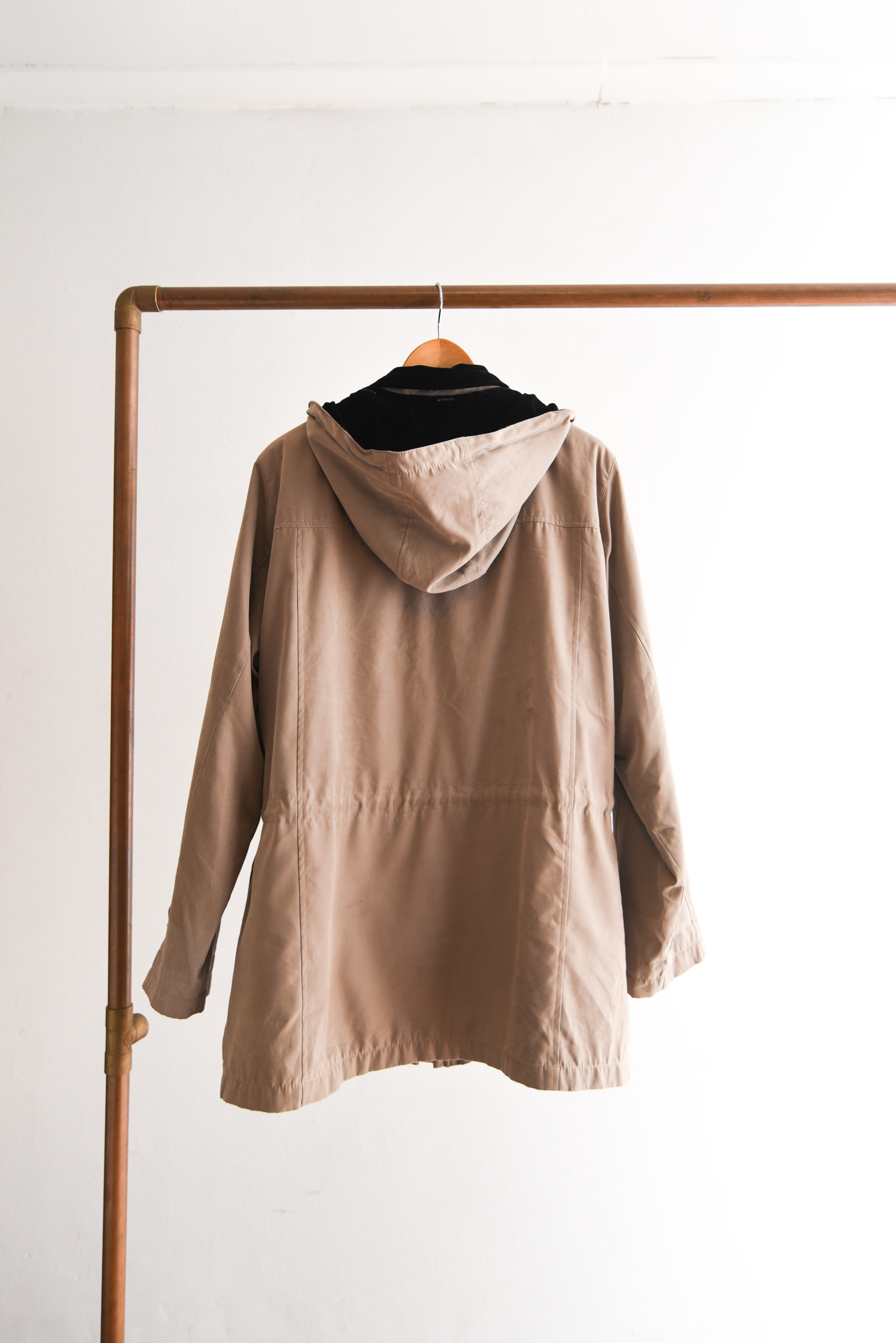 Chaqueta nude velvet acinturada