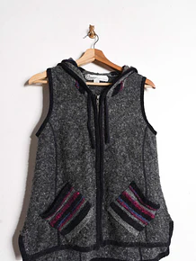 Sweater vest gris capucha