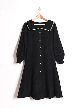 Vestido negro cuellito perlas