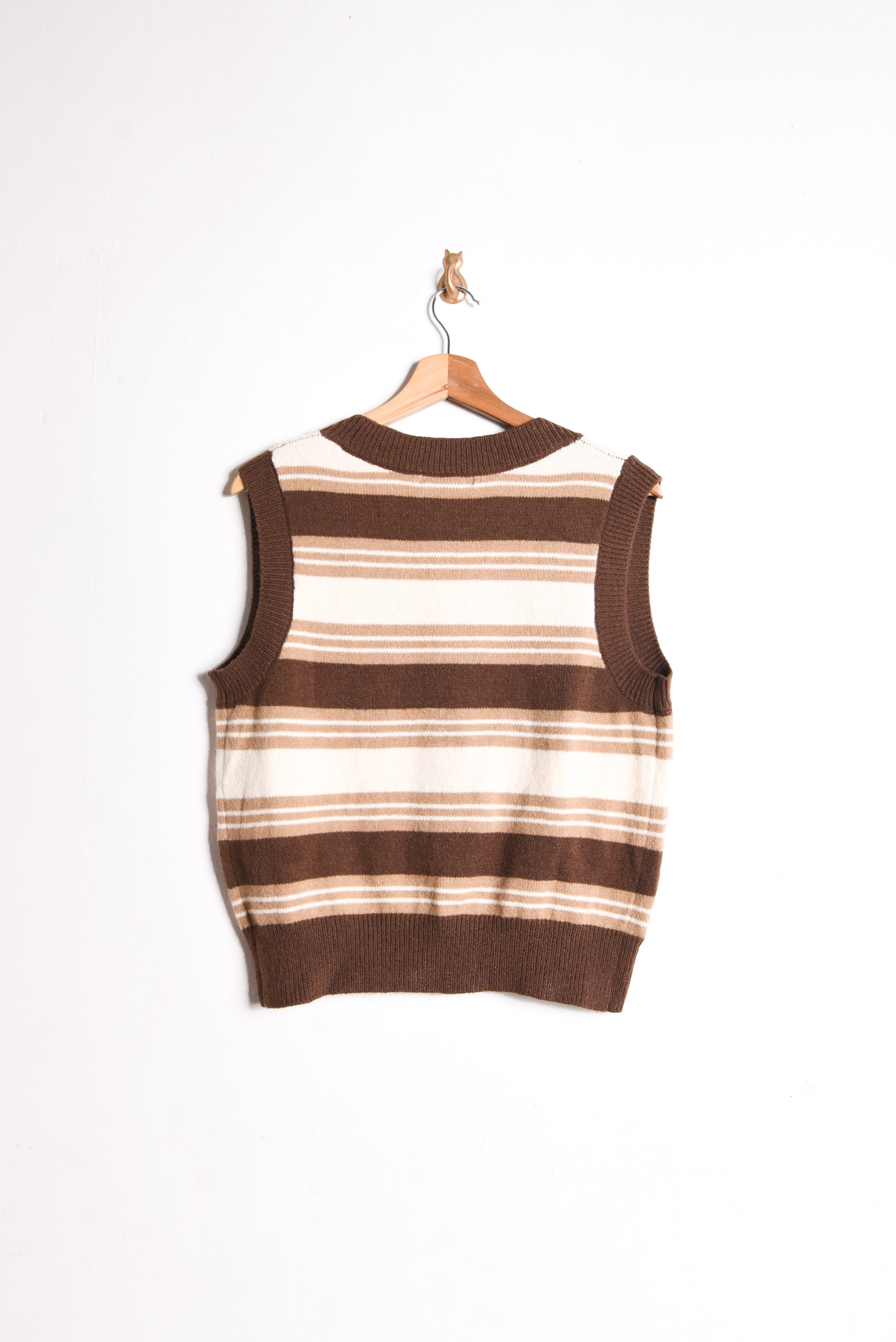 Sweater vest café rayado botones