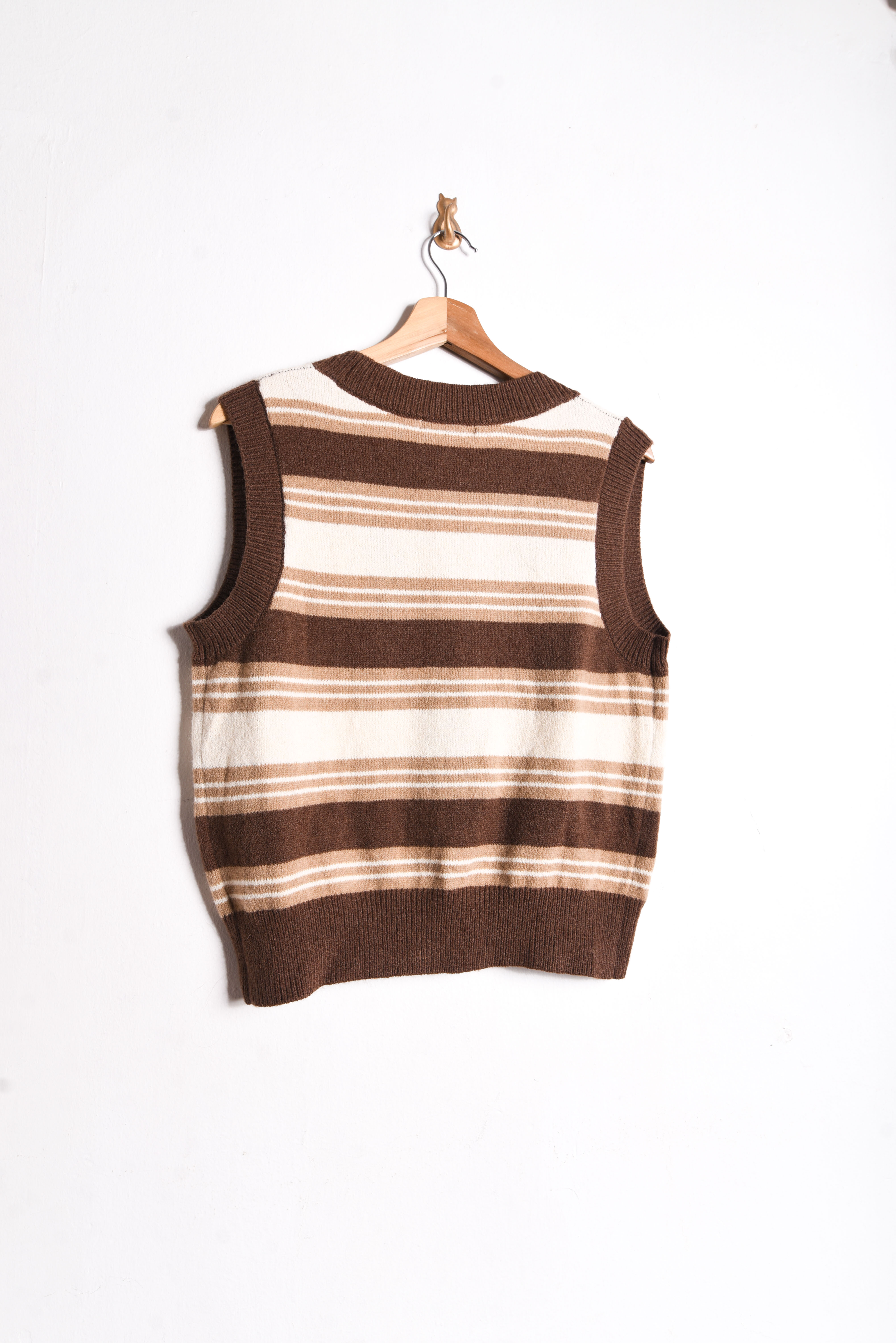Sweater vest café rayado botones