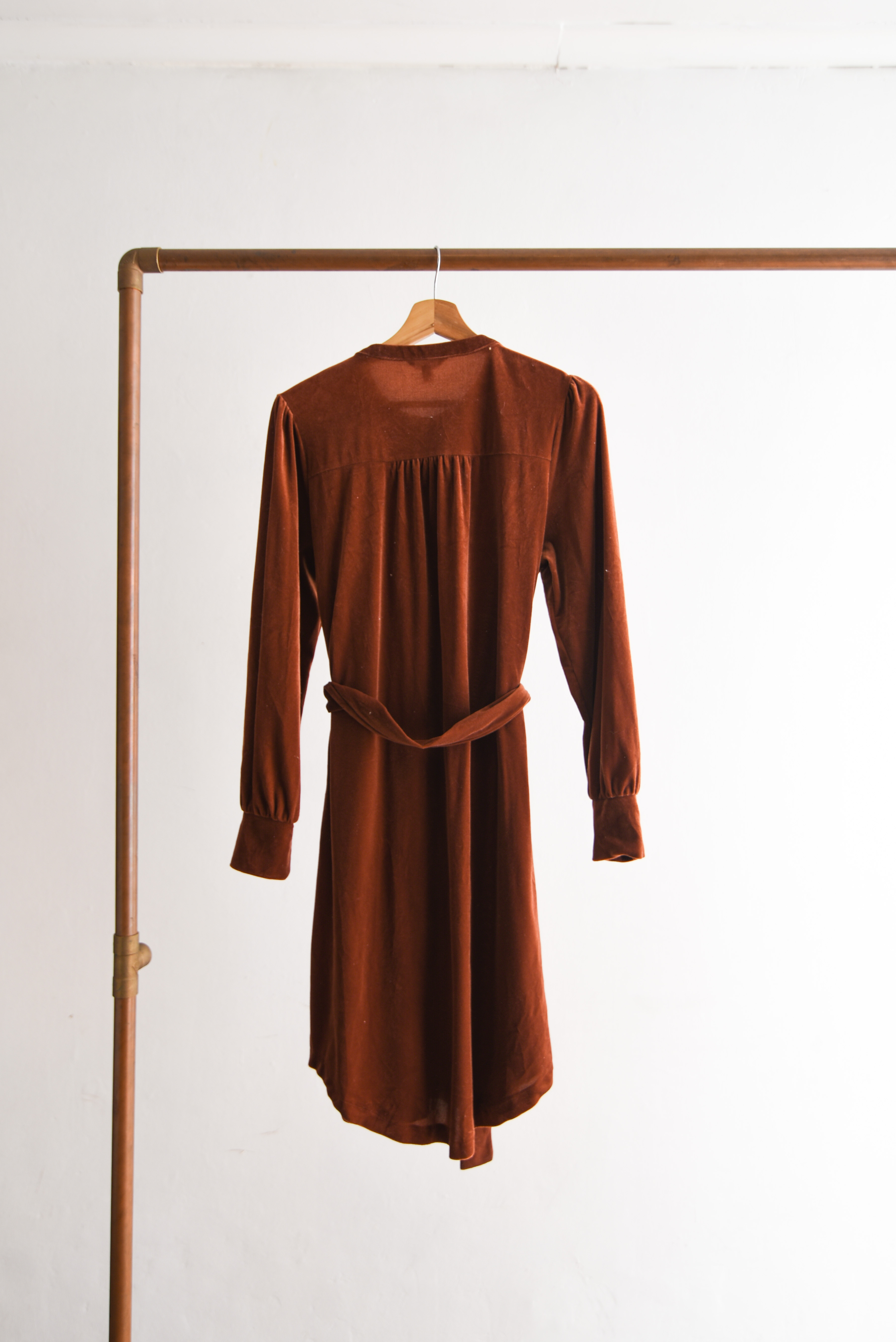 Vestido velvet camisero granate