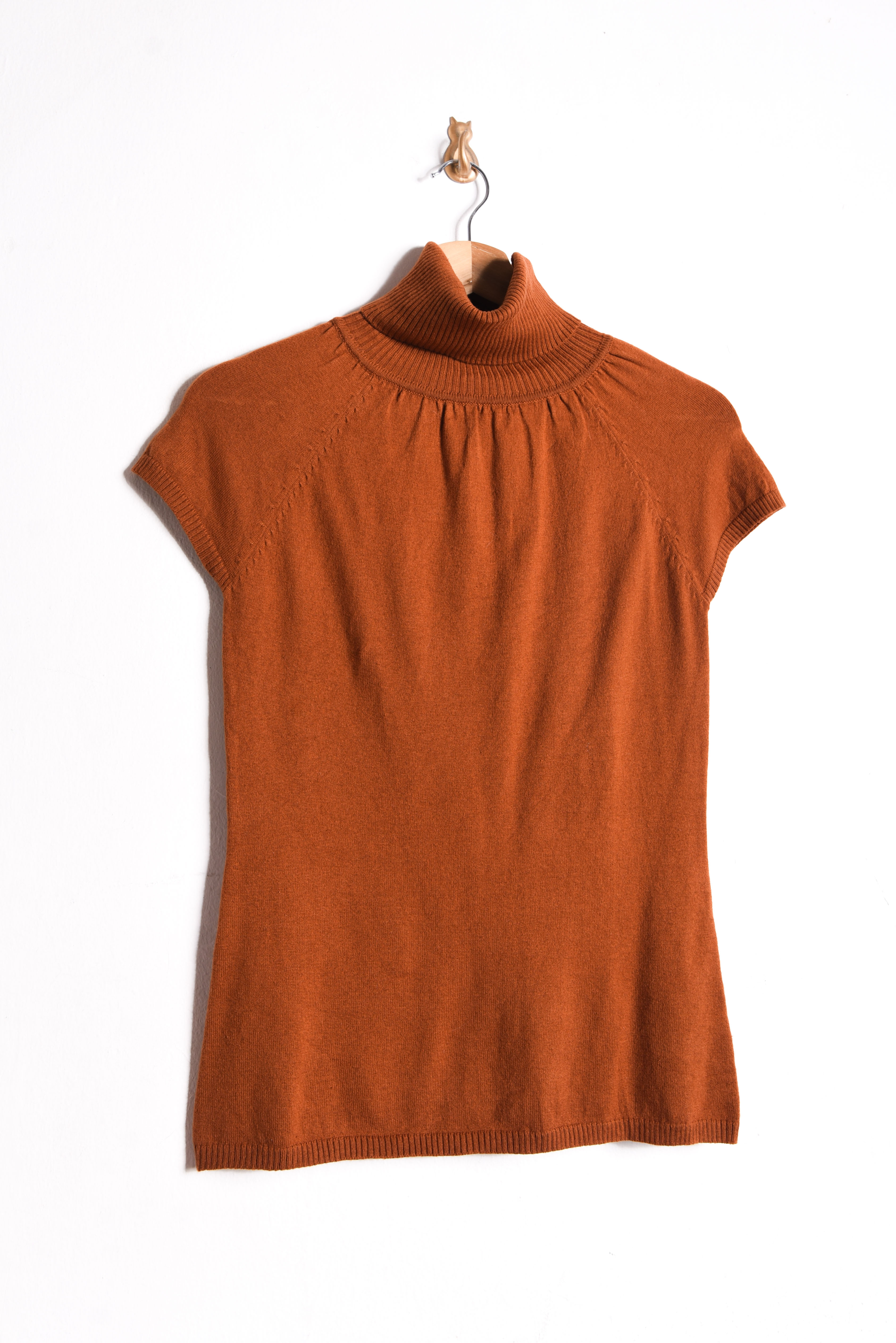 Top tejido naranjo cuello alto
