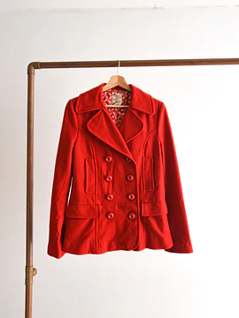 Abrigo rojo lana botones