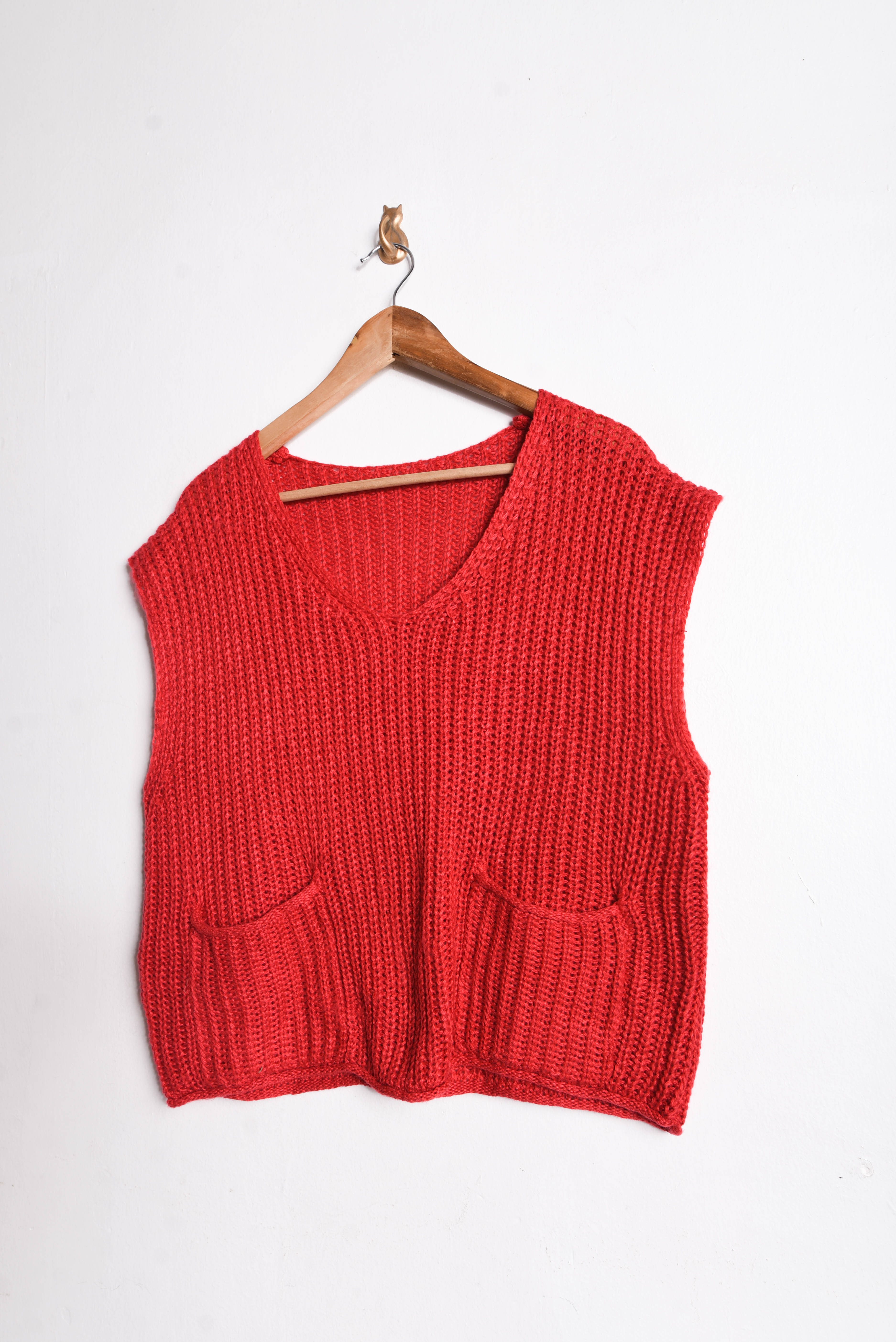 Sweater vest true red