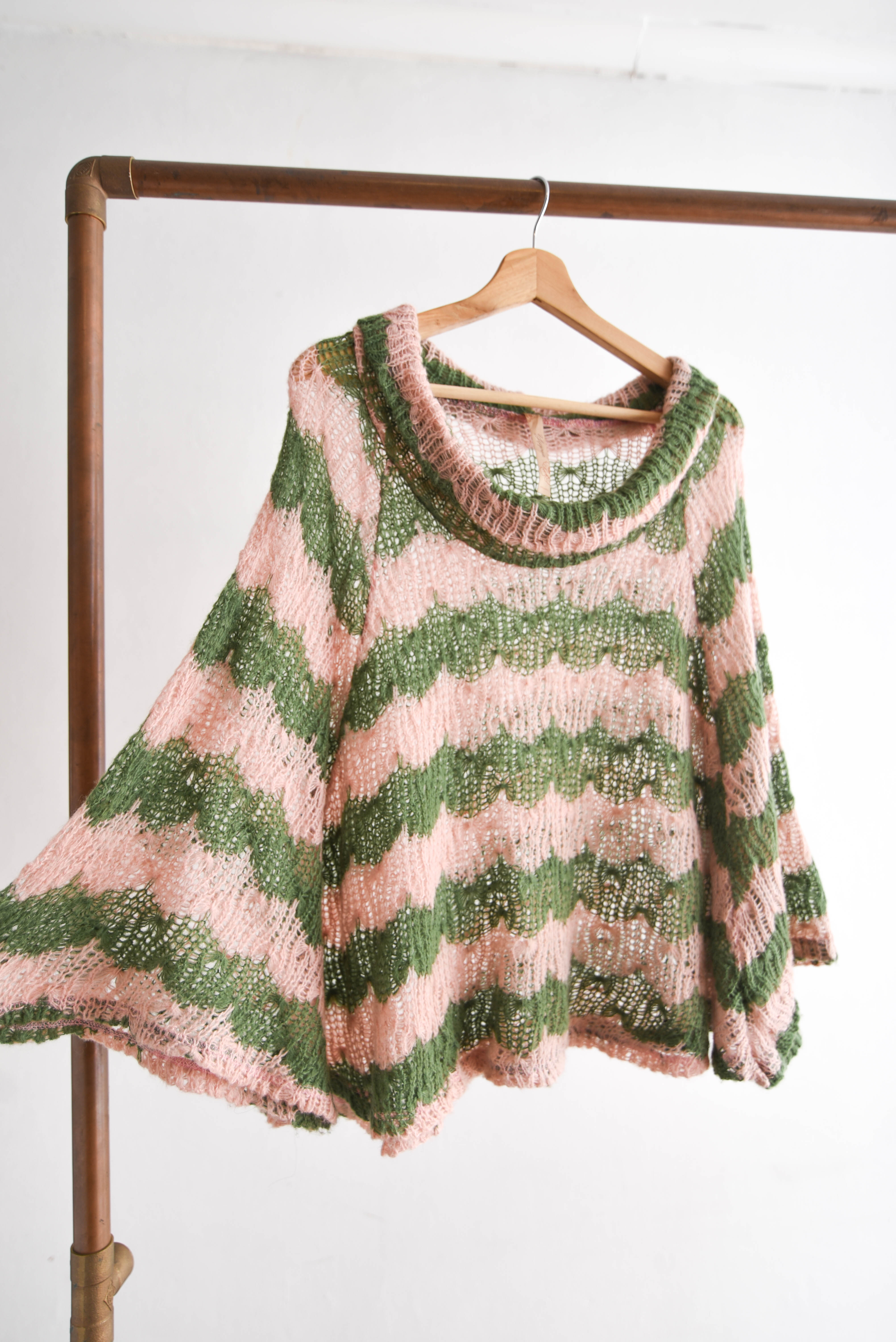 Chaleco rosa y verde franjas