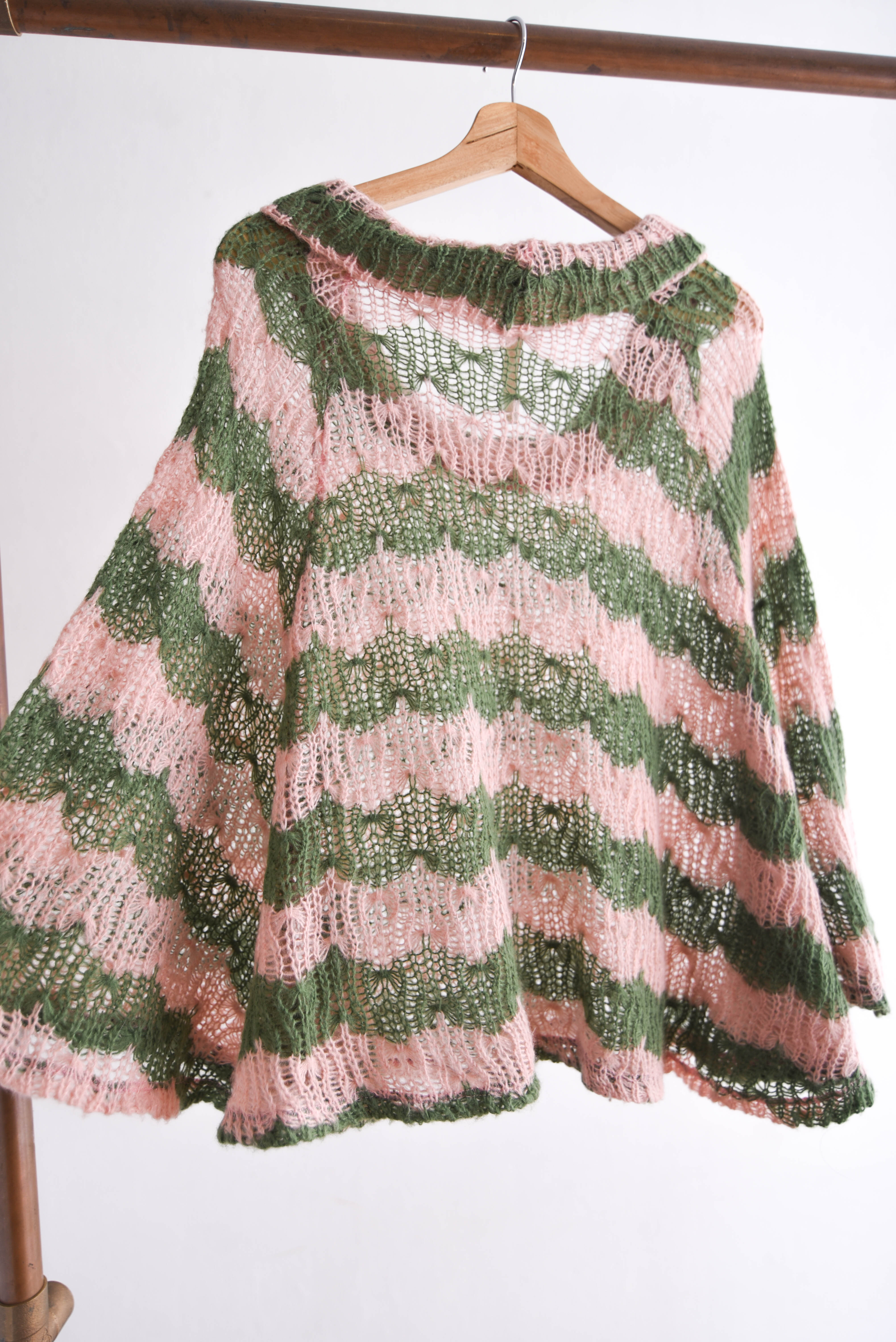 Chaleco rosa y verde franjas