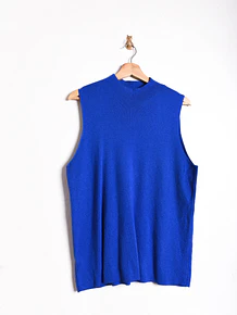 Top azulino cuello alto